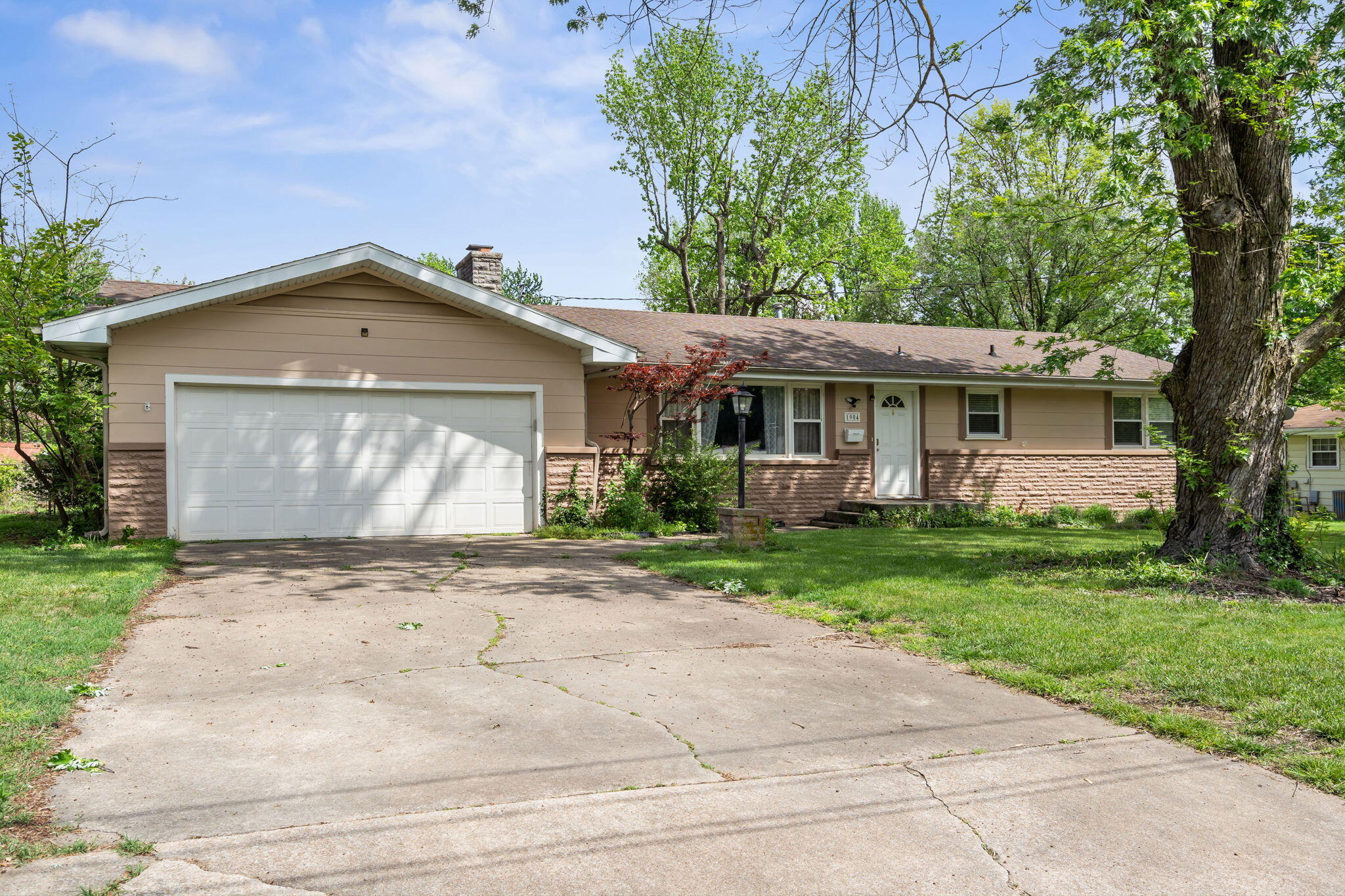 Photo of 1904 S Valley Road Avenue Springfield MO 65804
