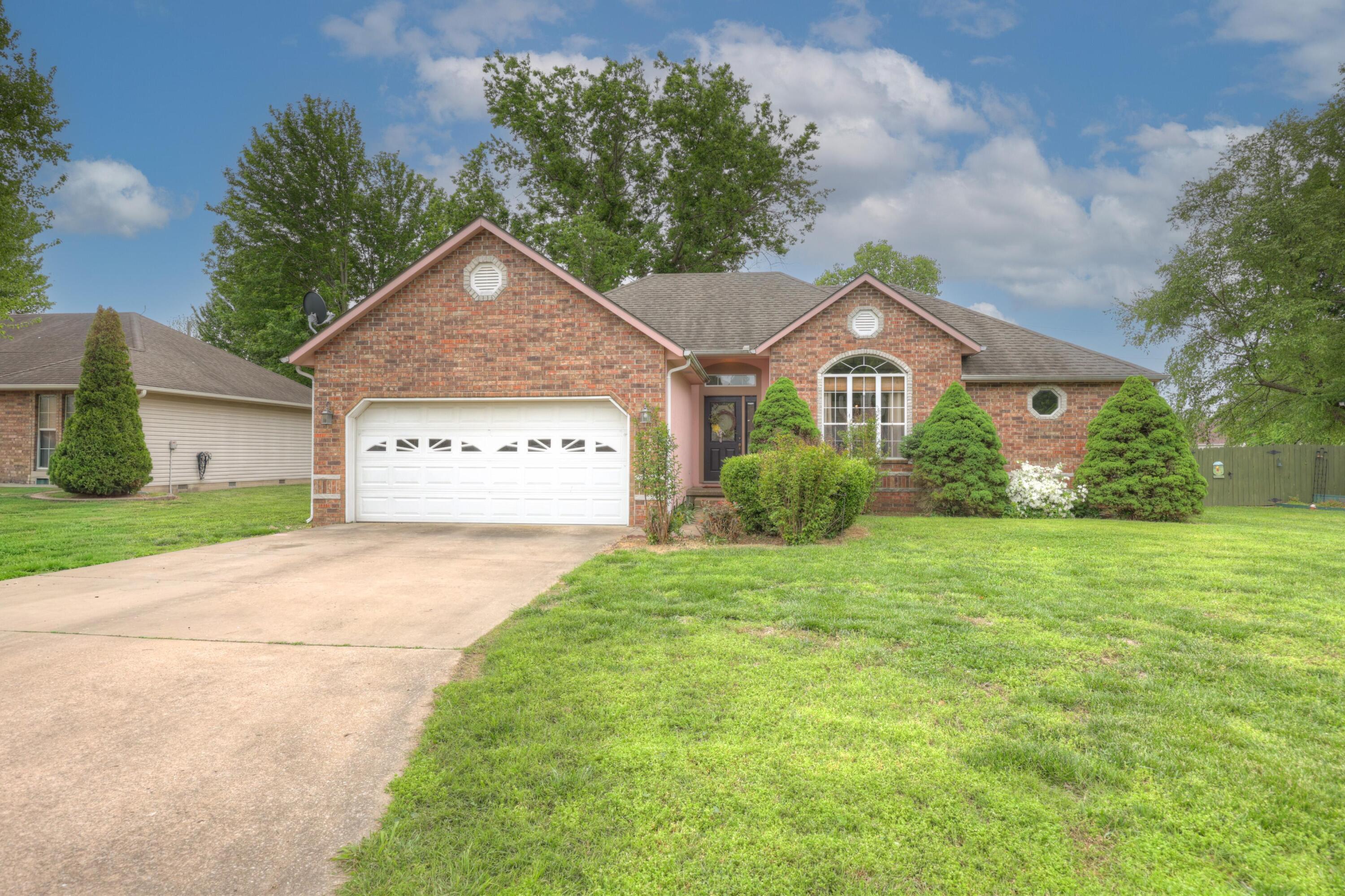 Photo of 104 Briar Meadow Drive Carl Junction MO 64834