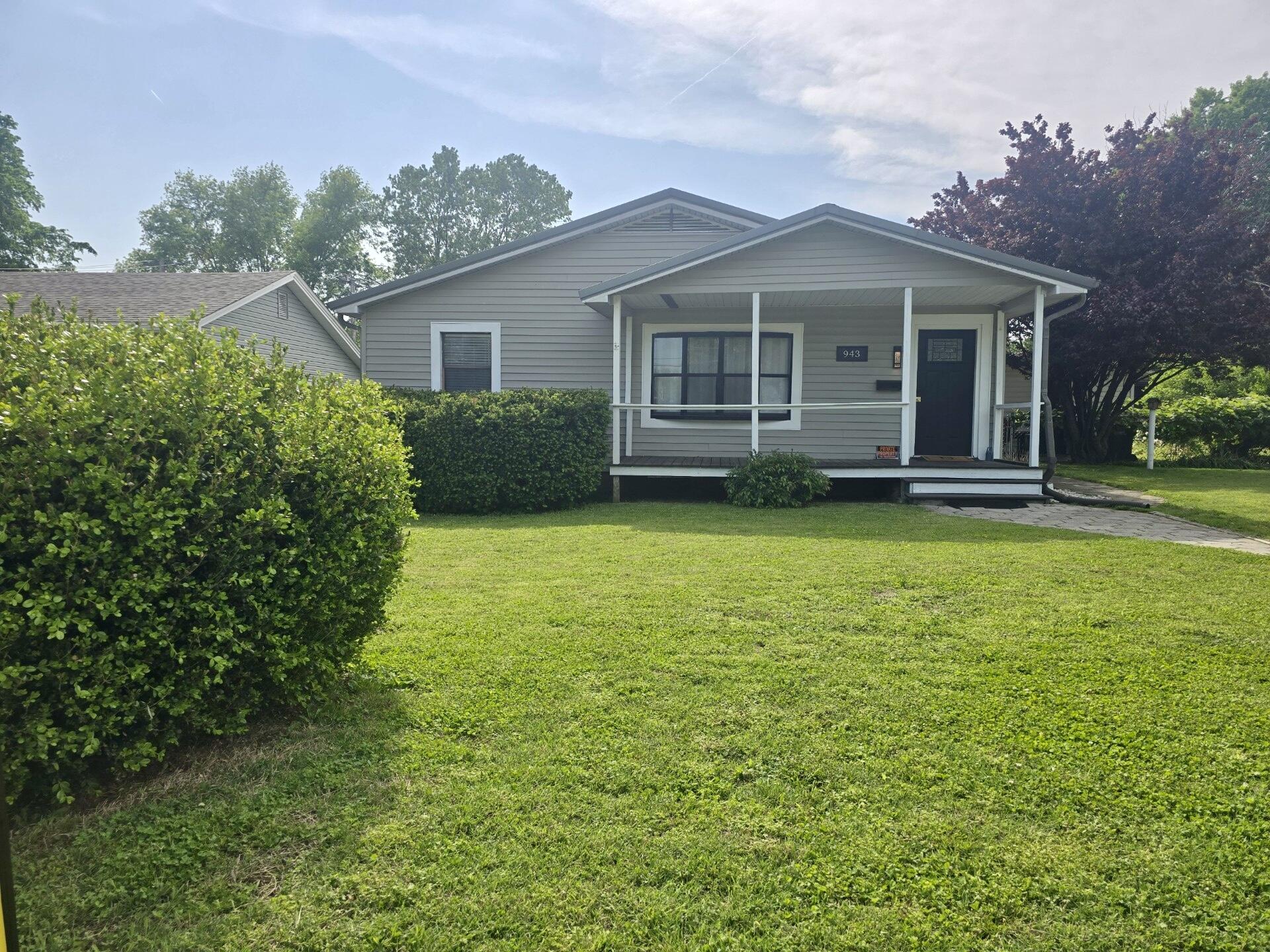 Photo of 943 S Landrum Street Mt Vernon MO 65712