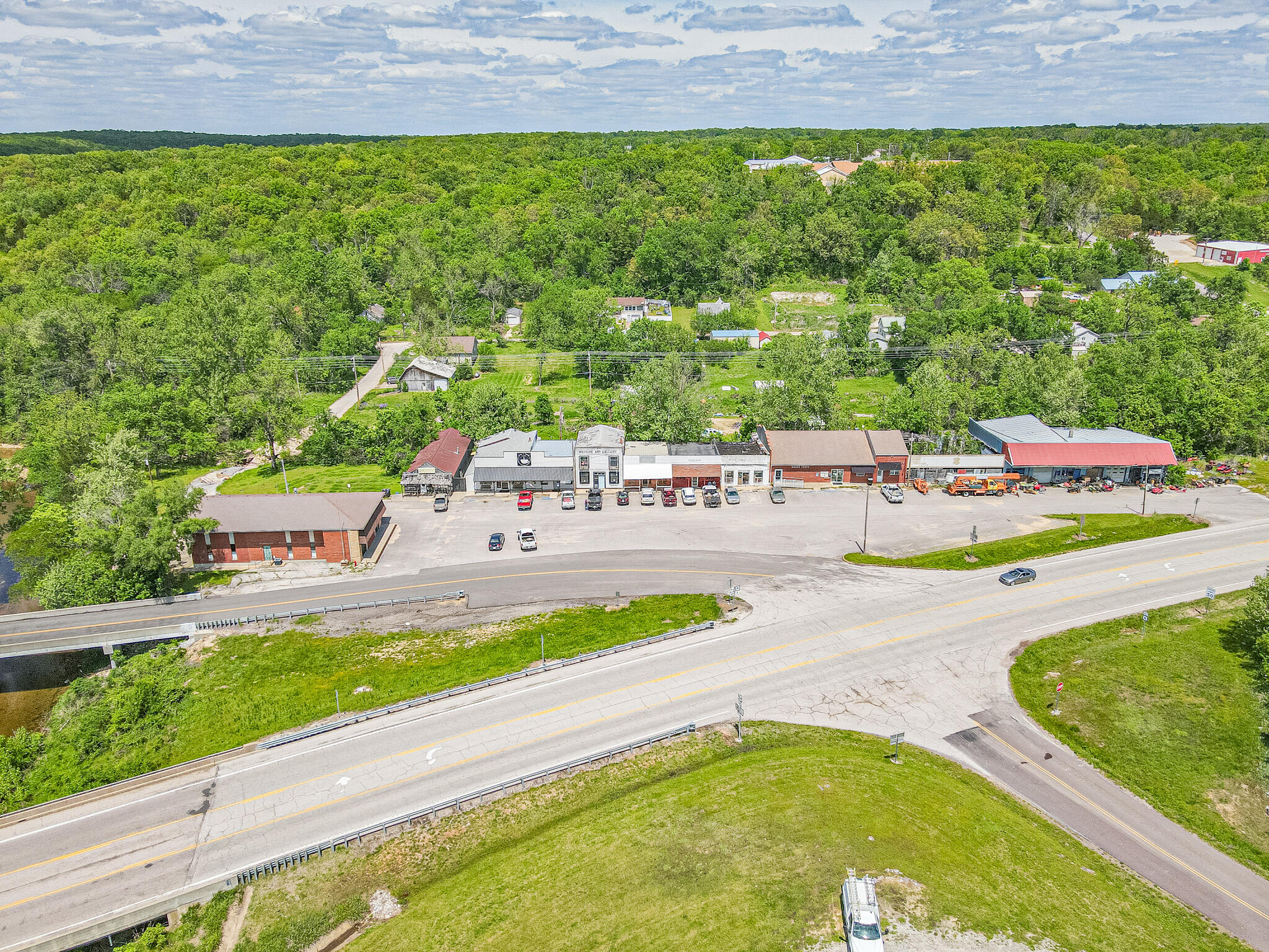 Photo of 13075 U.S. 54 Mack's Creek MO 65786