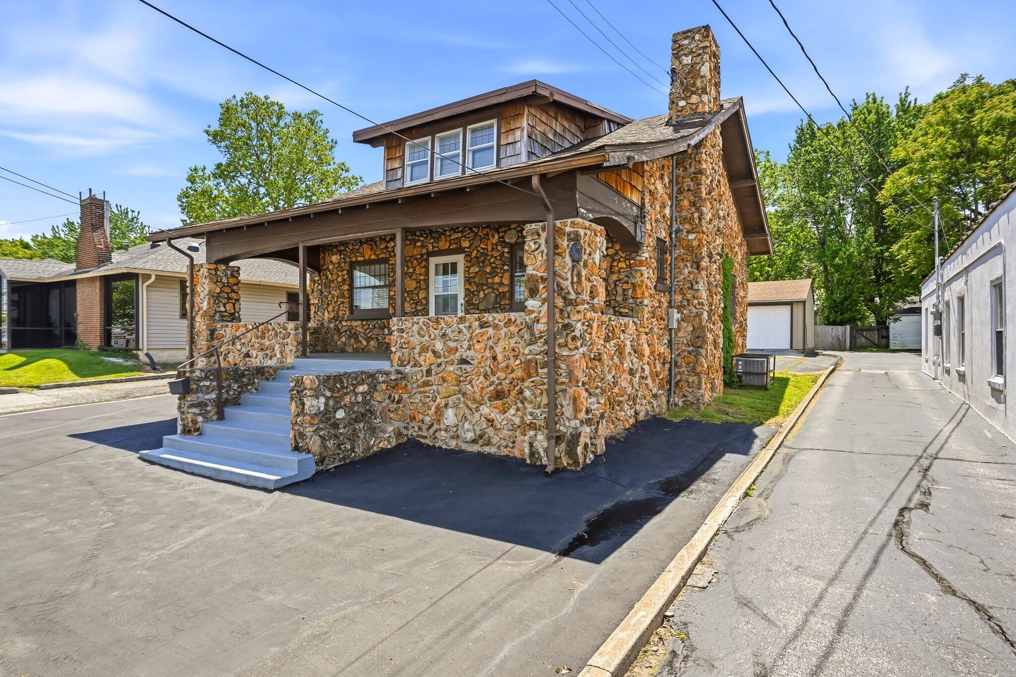 Photo of 1646 E St Louis Street Springfield MO 65802