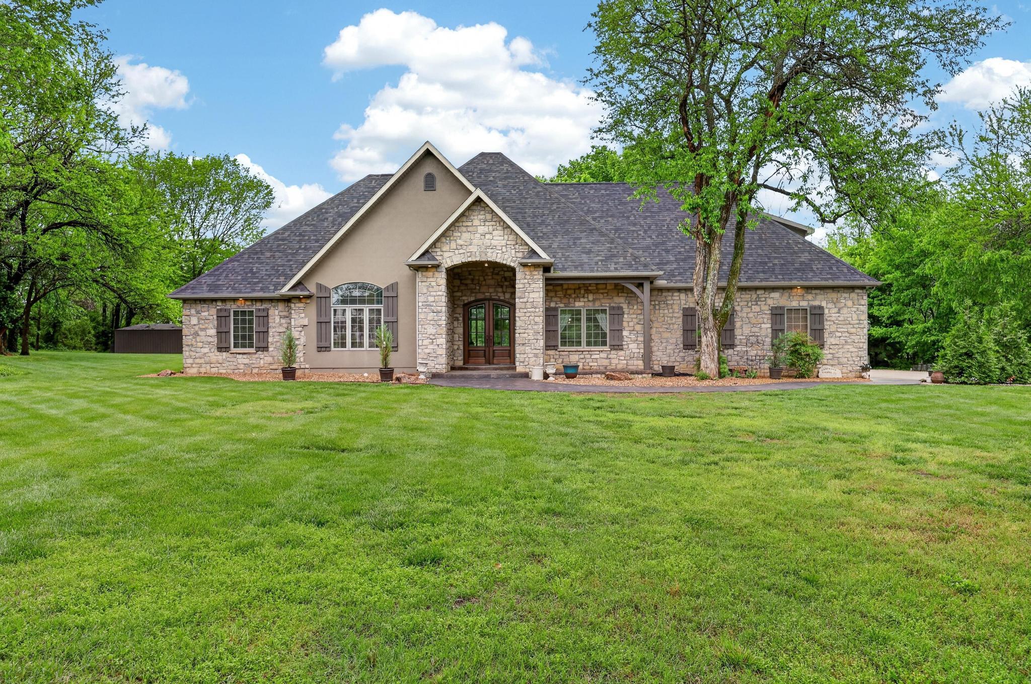 Photo of 2335 S Ressie Drive Carthage MO 64836