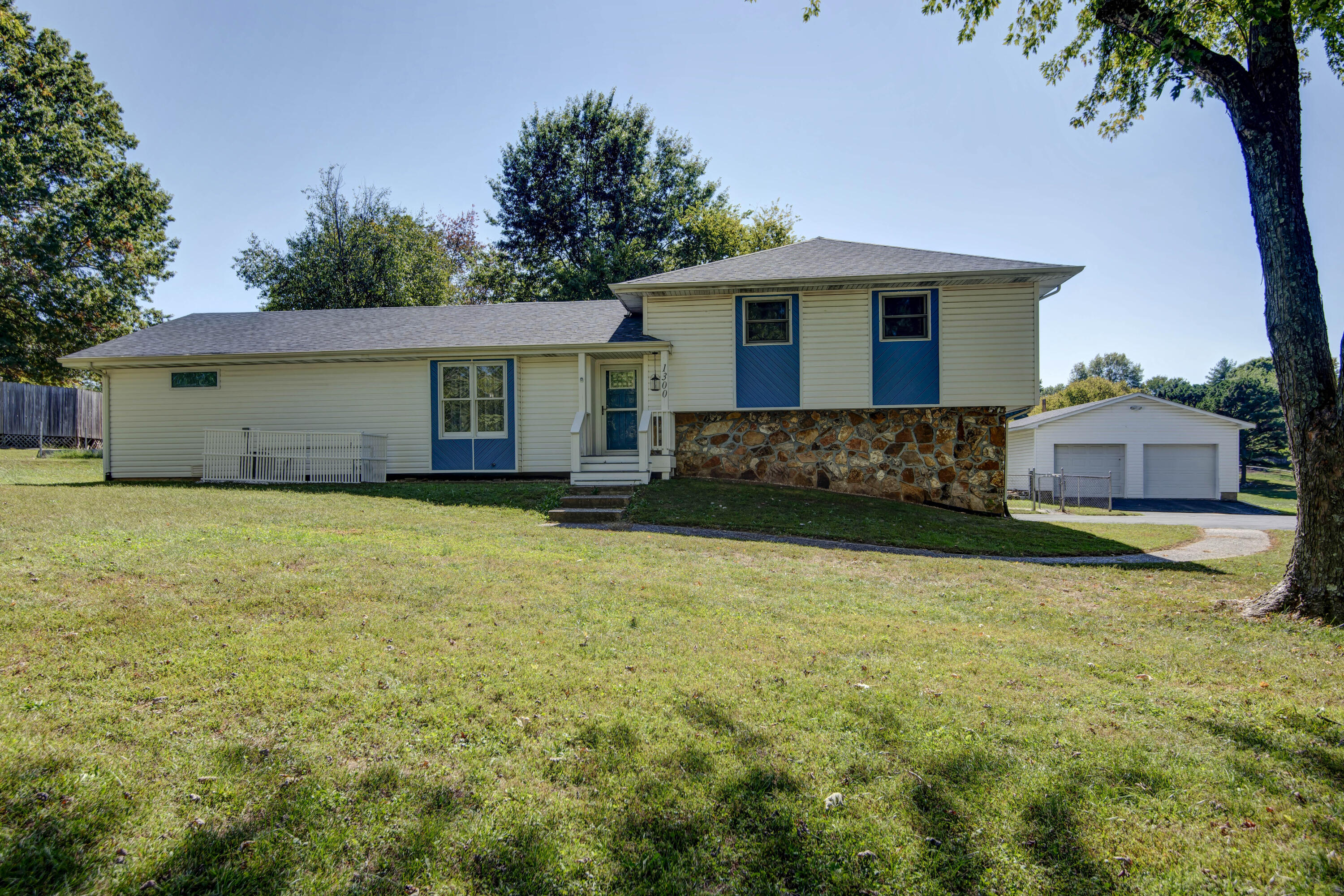 Photo of 1300 E Bain Street Ozark MO 65721