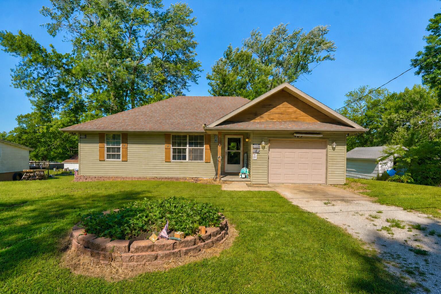 Photo of 409 N Mcqueary Avenue Ash Grove MO 65604