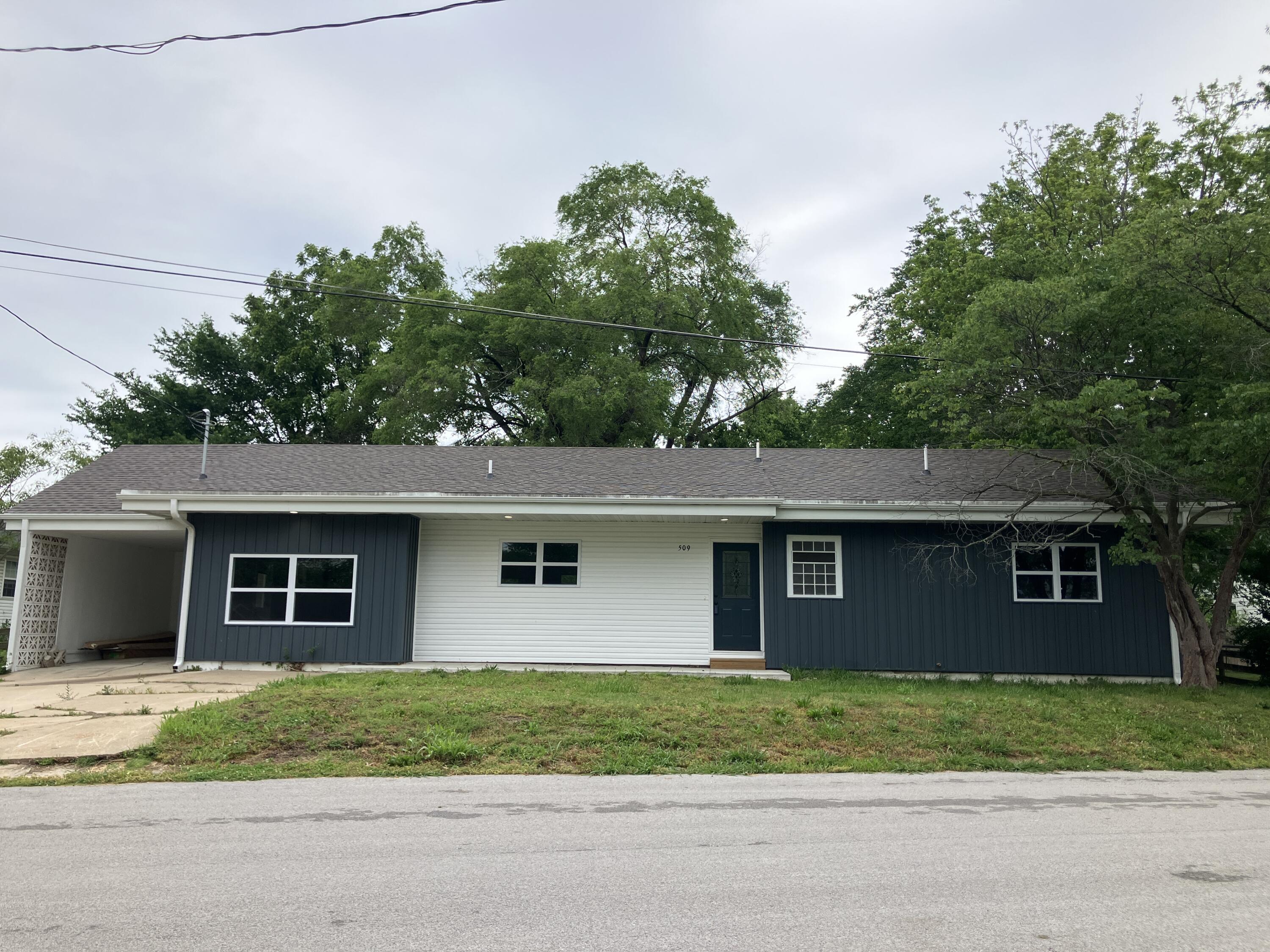 Photo of 509 E Freeman Street Bolivar MO 65613