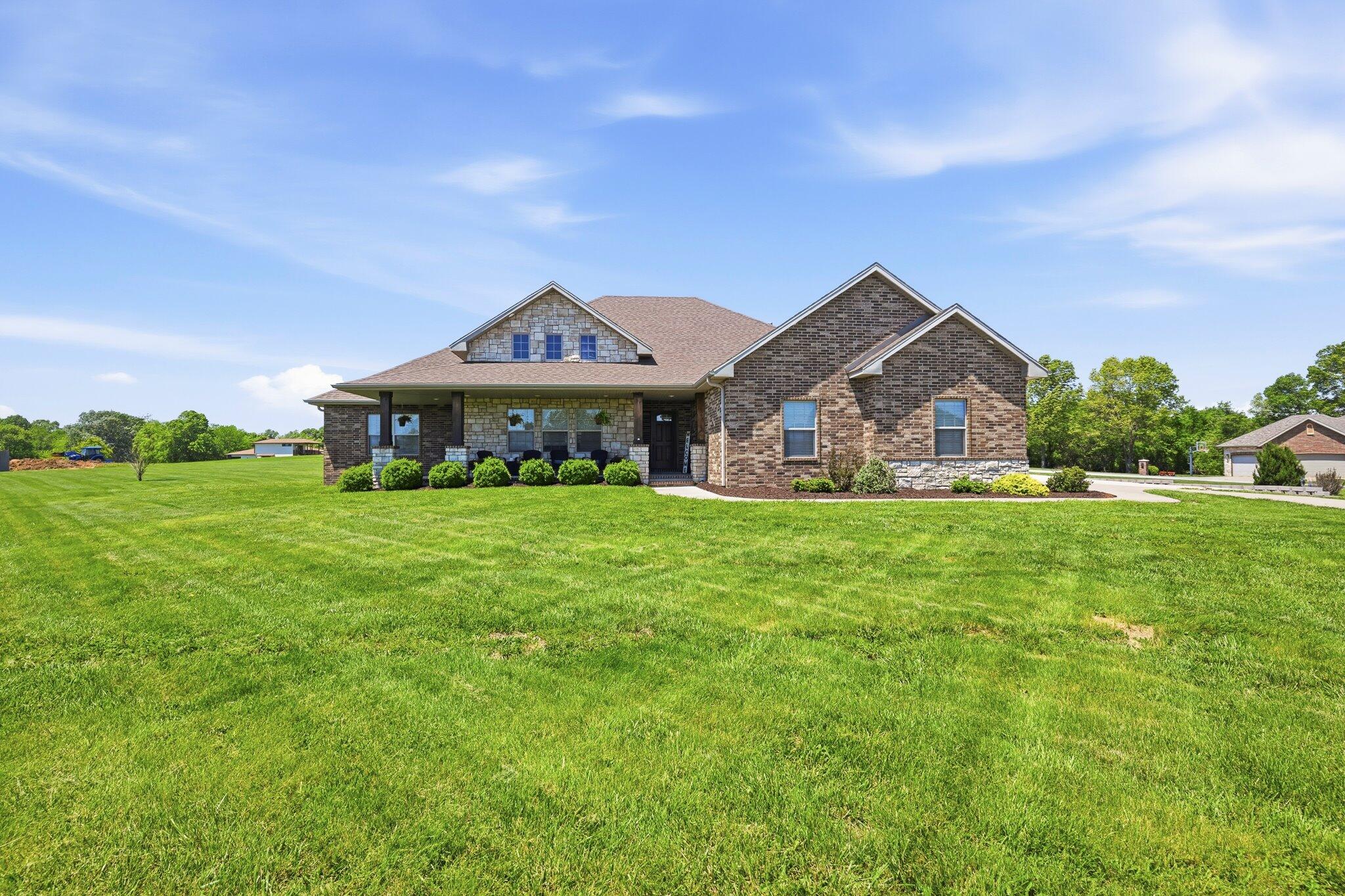 Photo of 1712 S Songbird Circle Nixa MO 65714