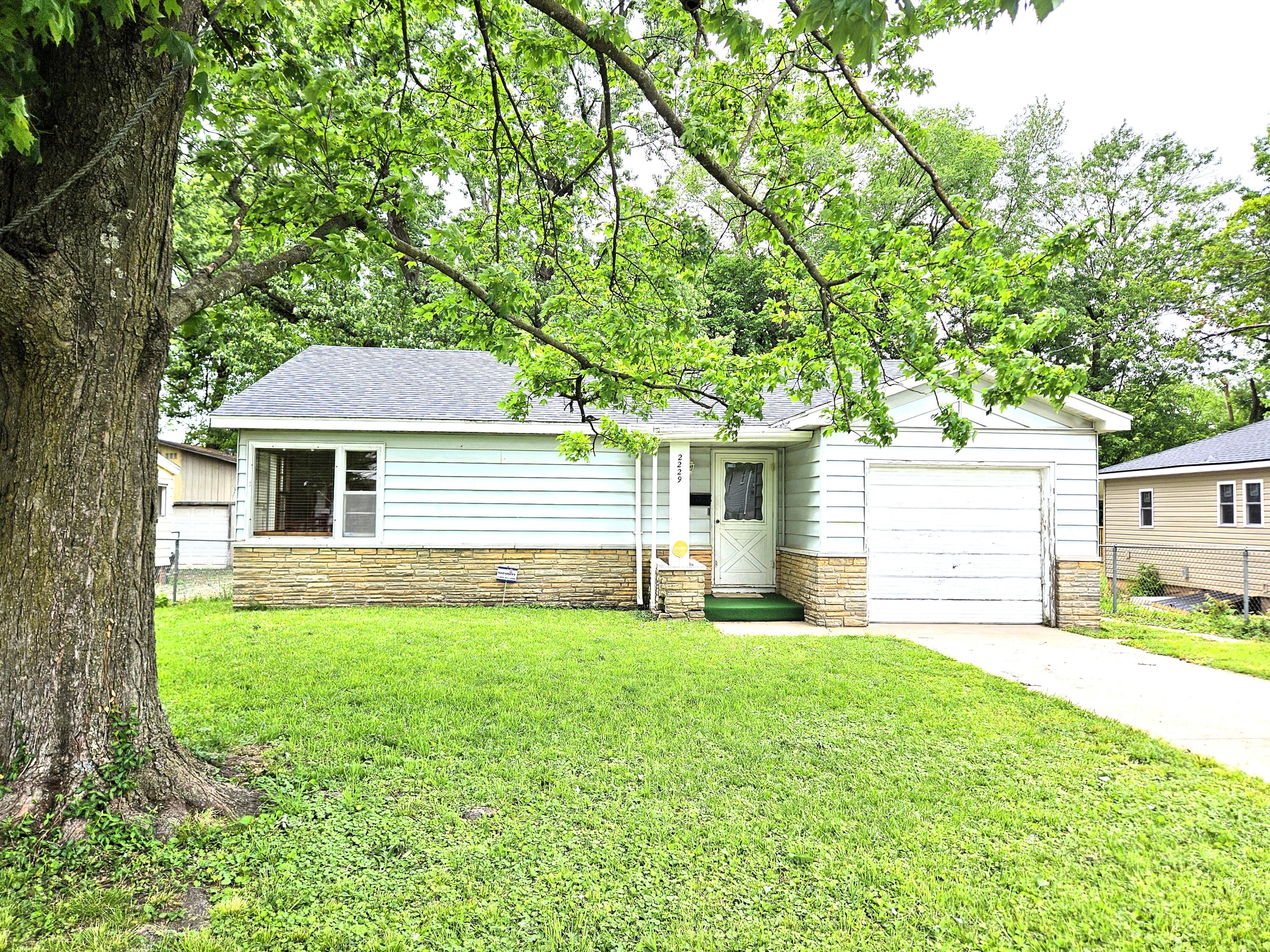 Photo of 2229 N Kellett Avenue Springfield MO 65803