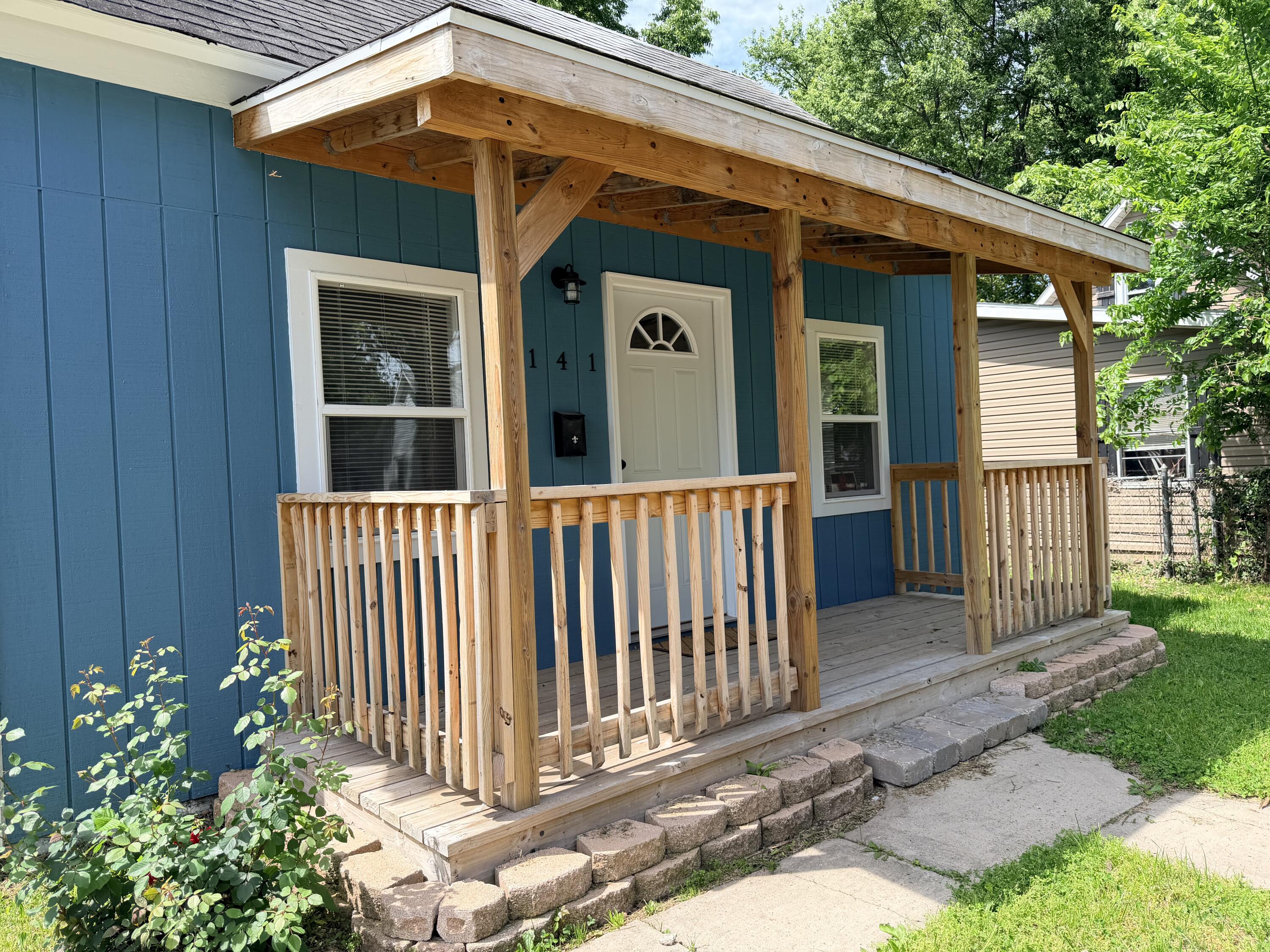 Photo of 141 E Daugherty Street Carterville MO 64835