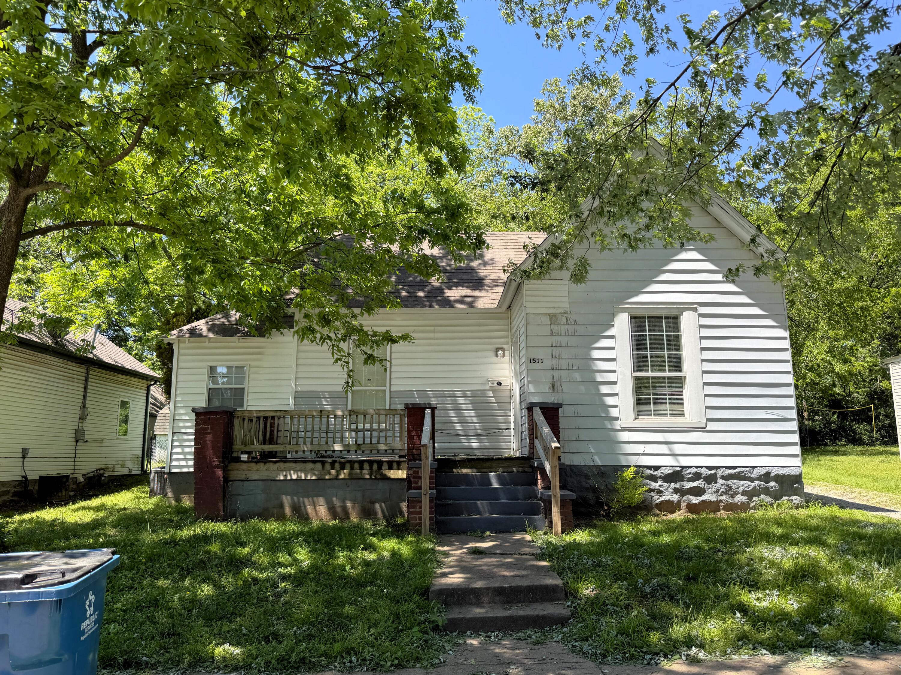 Photo of 1511 N Douglas Avenue Springfield MO 65803