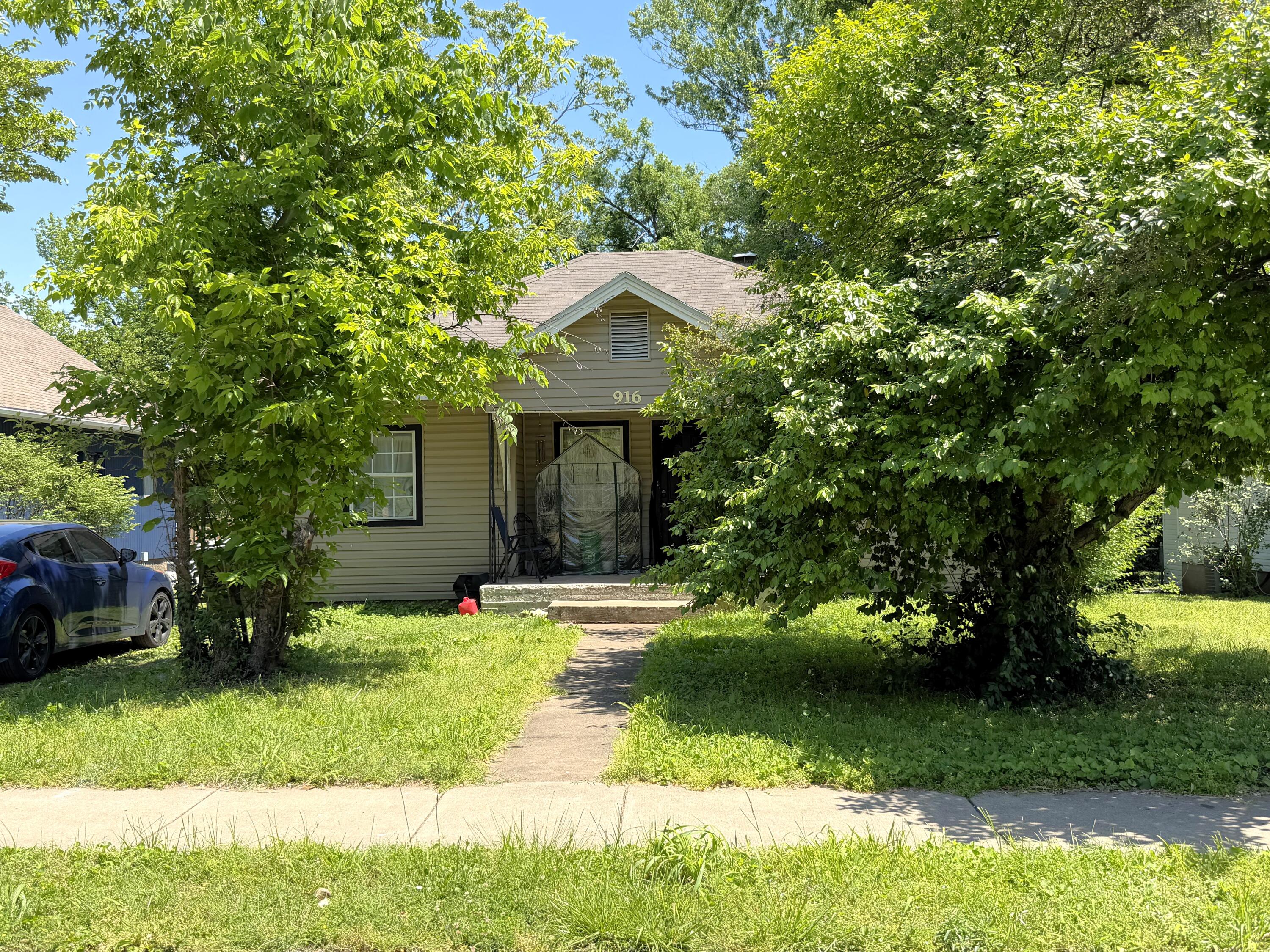 Photo of 916 S Douglas Avenue Springfield MO 65806
