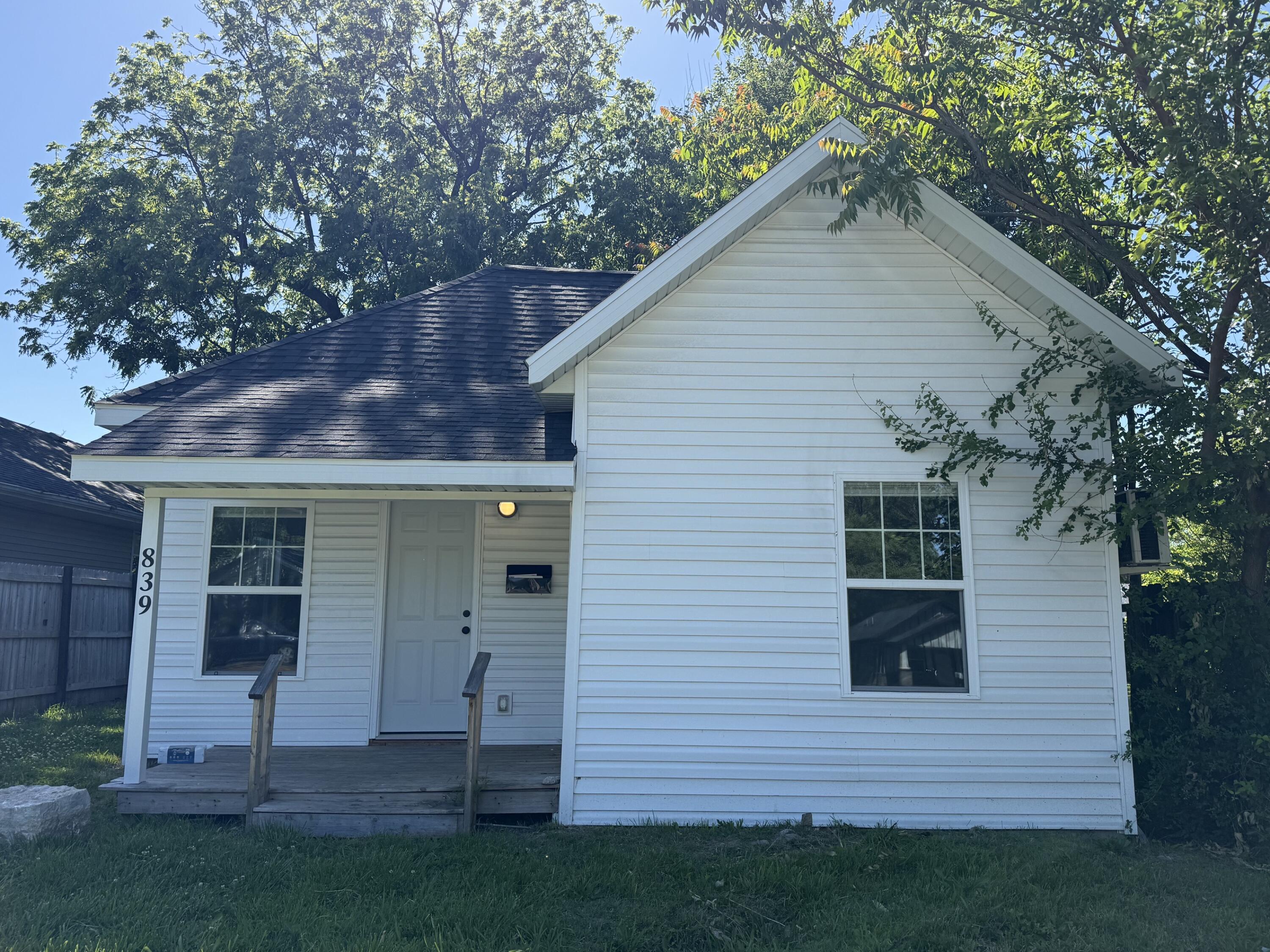 Photo of 839 N Kansas Expressway Springfield MO 65802