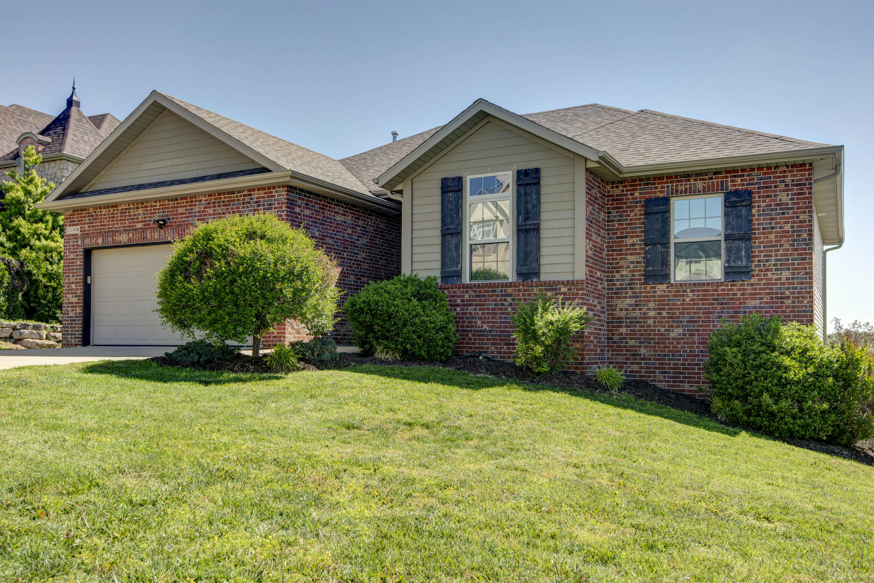 Photo of 2100 N Williamsburg Lane Ozark MO 65721