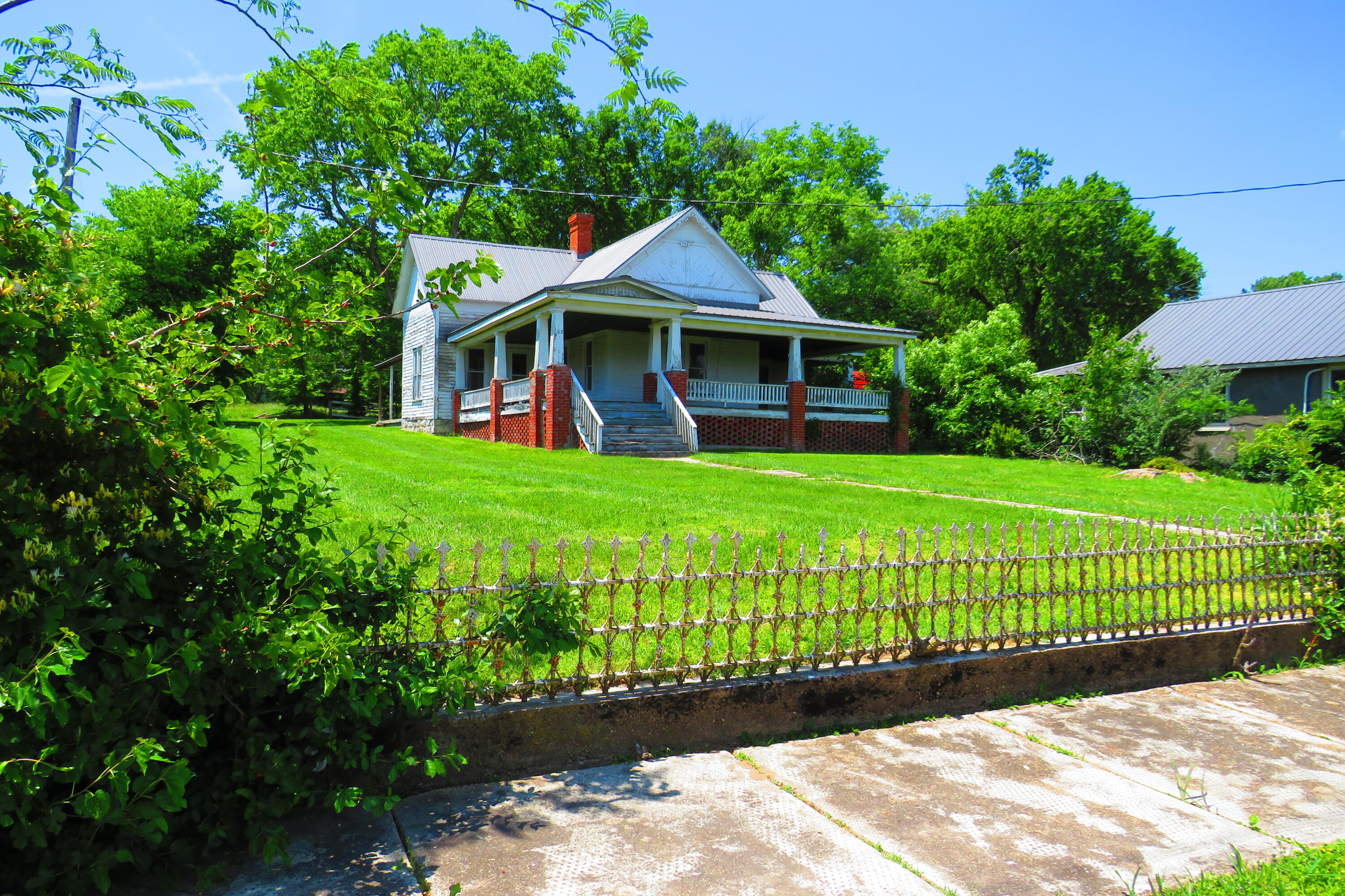 Photo of 503 N Nettleton Avenue Mansfield MO 65704