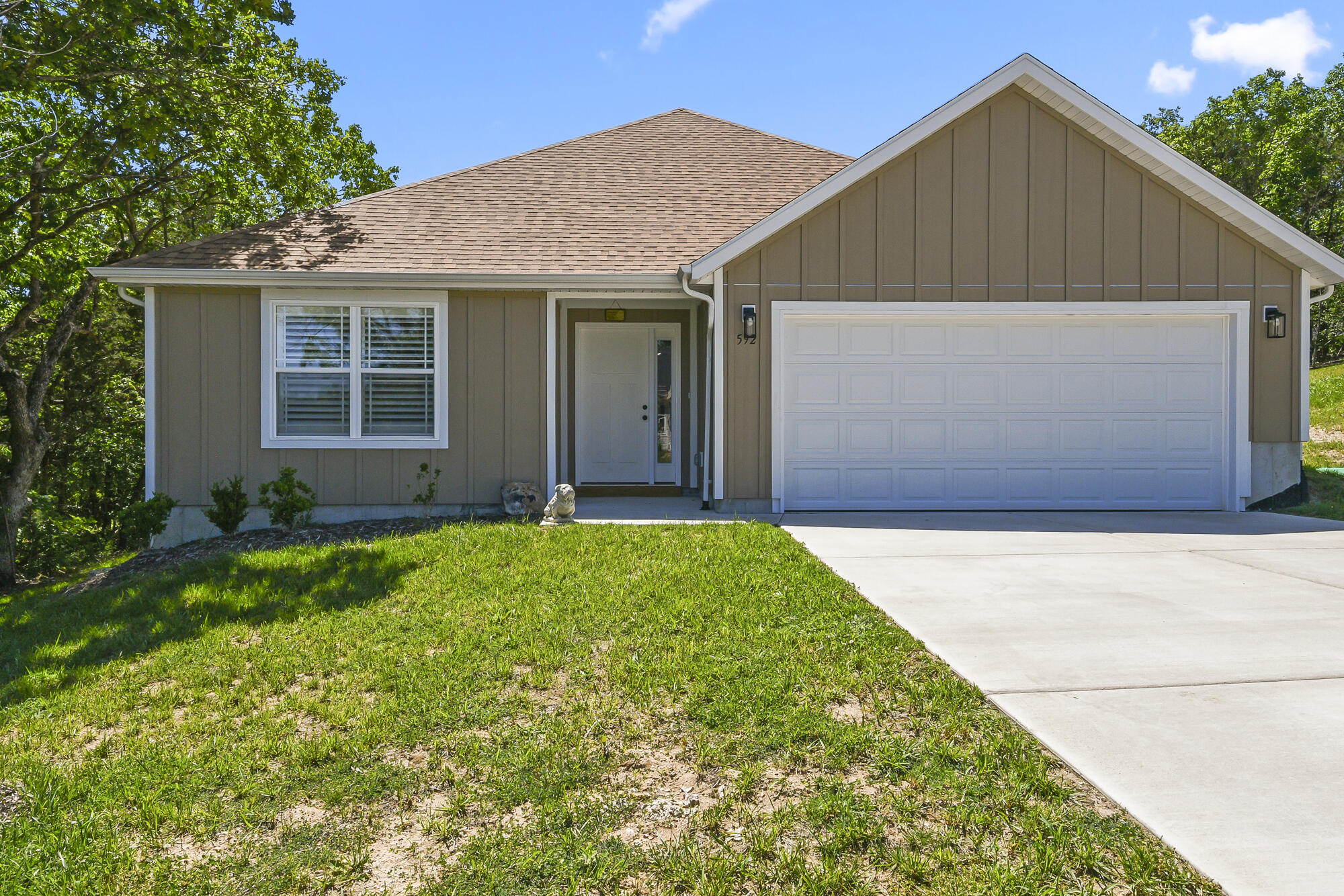 Photo of 592 Pine Woods Village Drive Hollister MO 65672