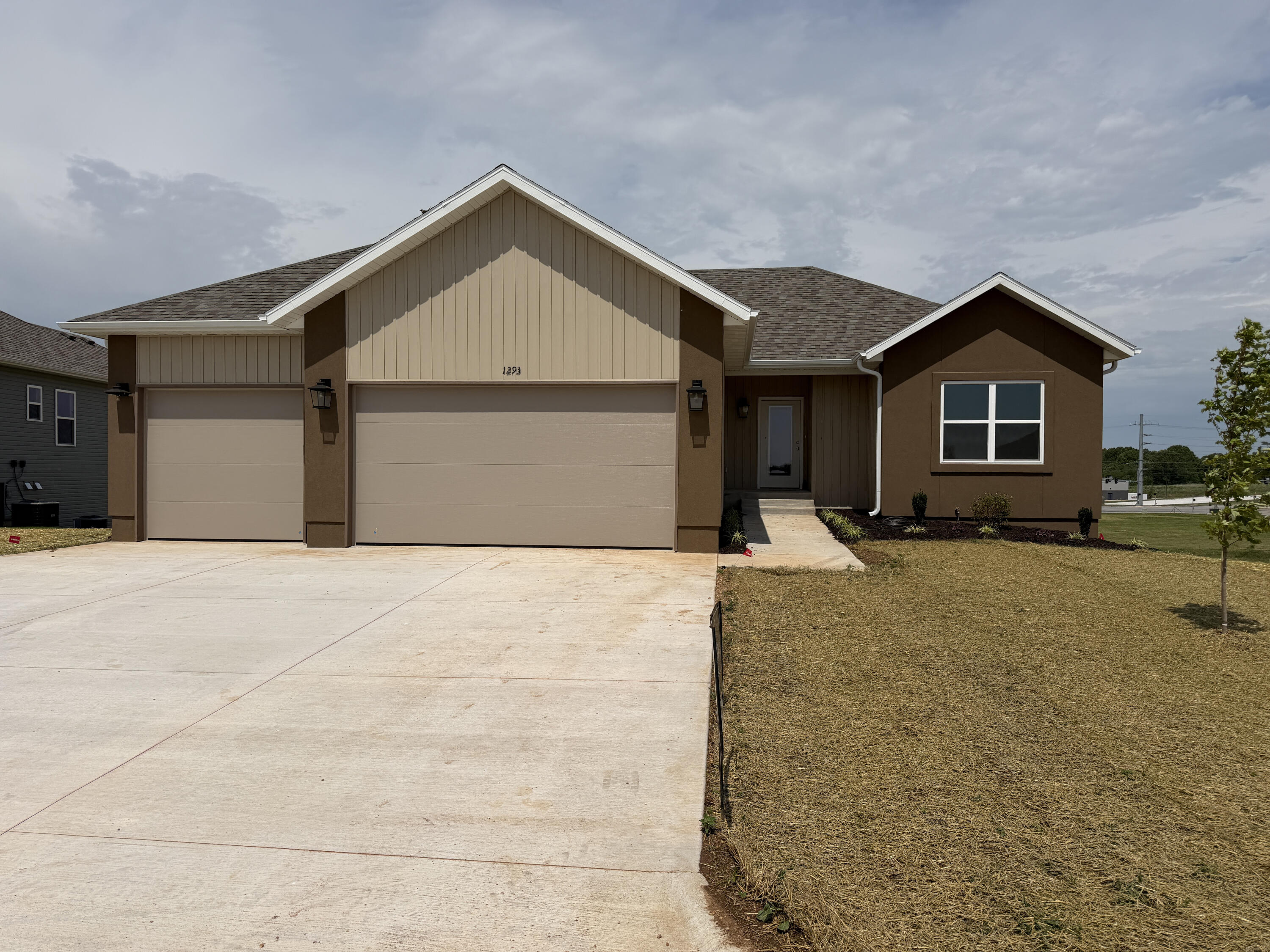 Photo of 1293 N Maxine Avenue Nixa MO 65714