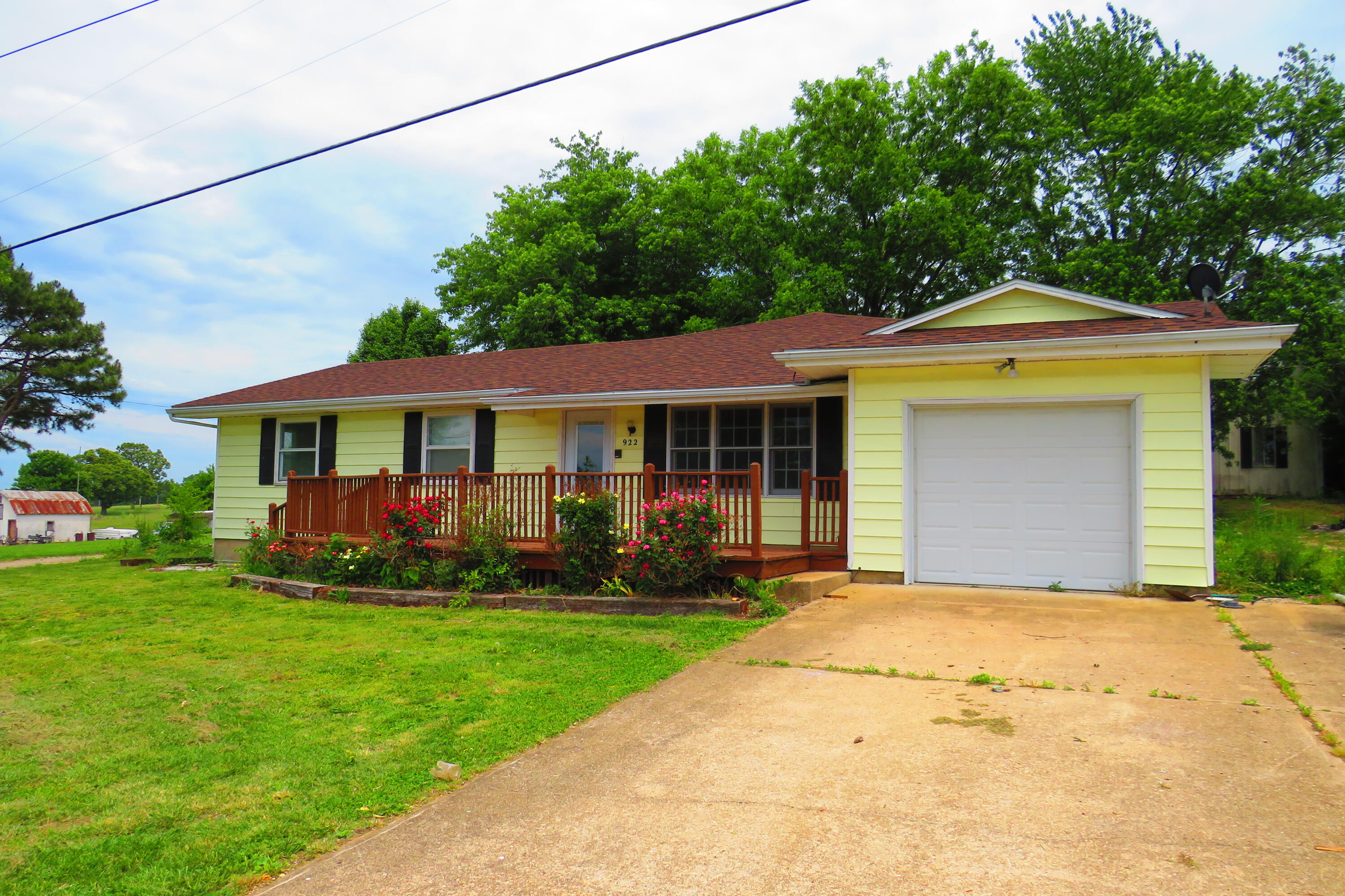 Photo of 922 S Lake Street Mountain Grove MO 65711