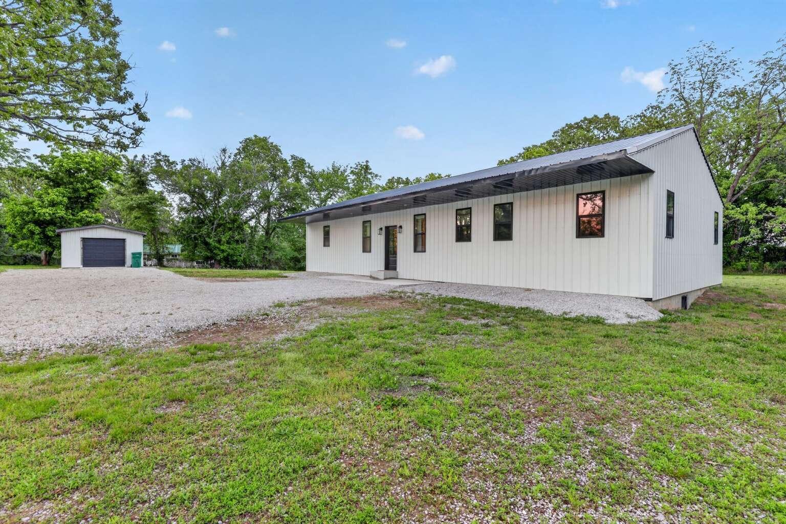 Photo of 938 Post Oak Road Willow Springs MO 65793