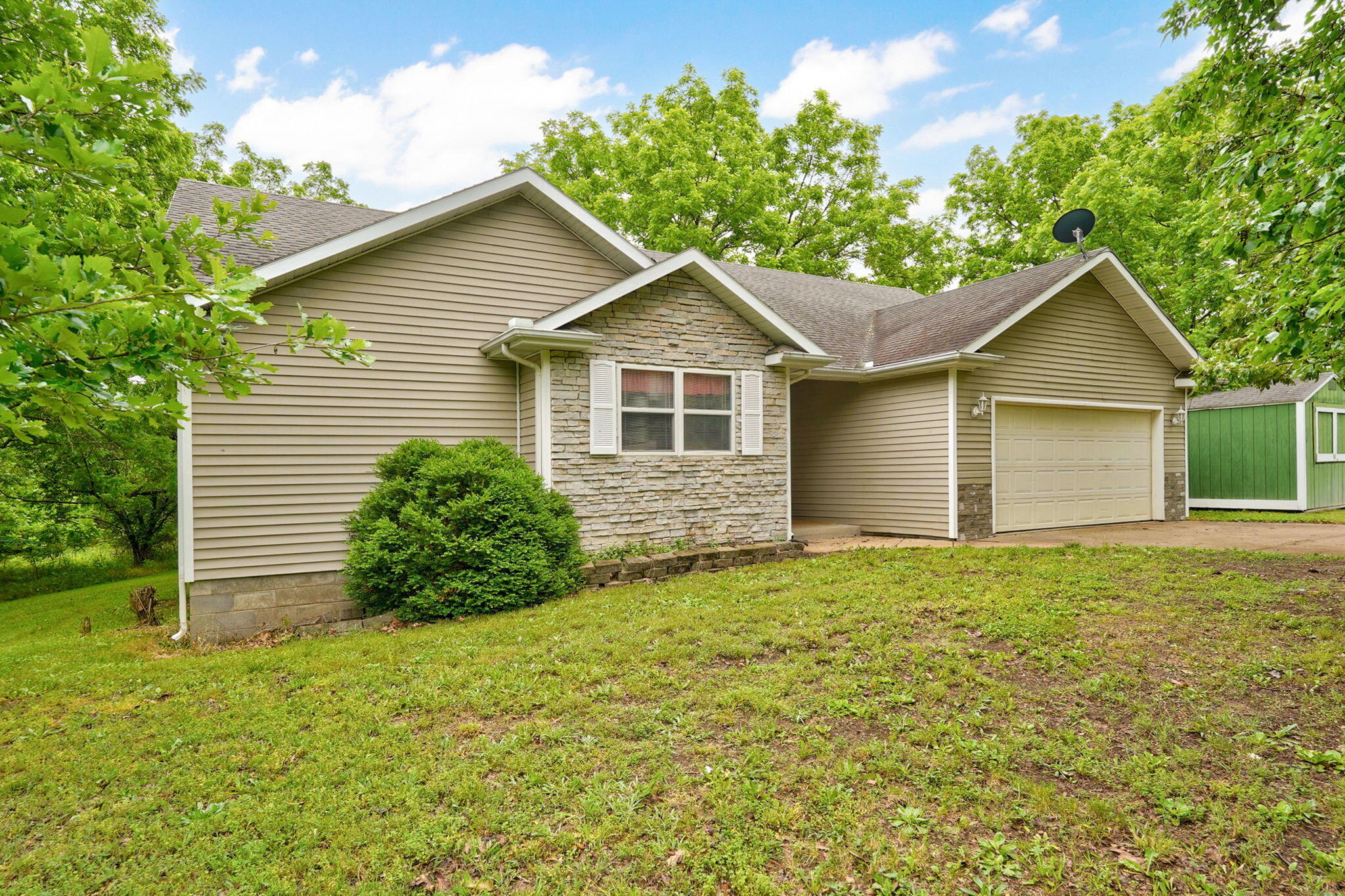 Photo of 21445 Lawrence 2074 Ash Grove MO 65604