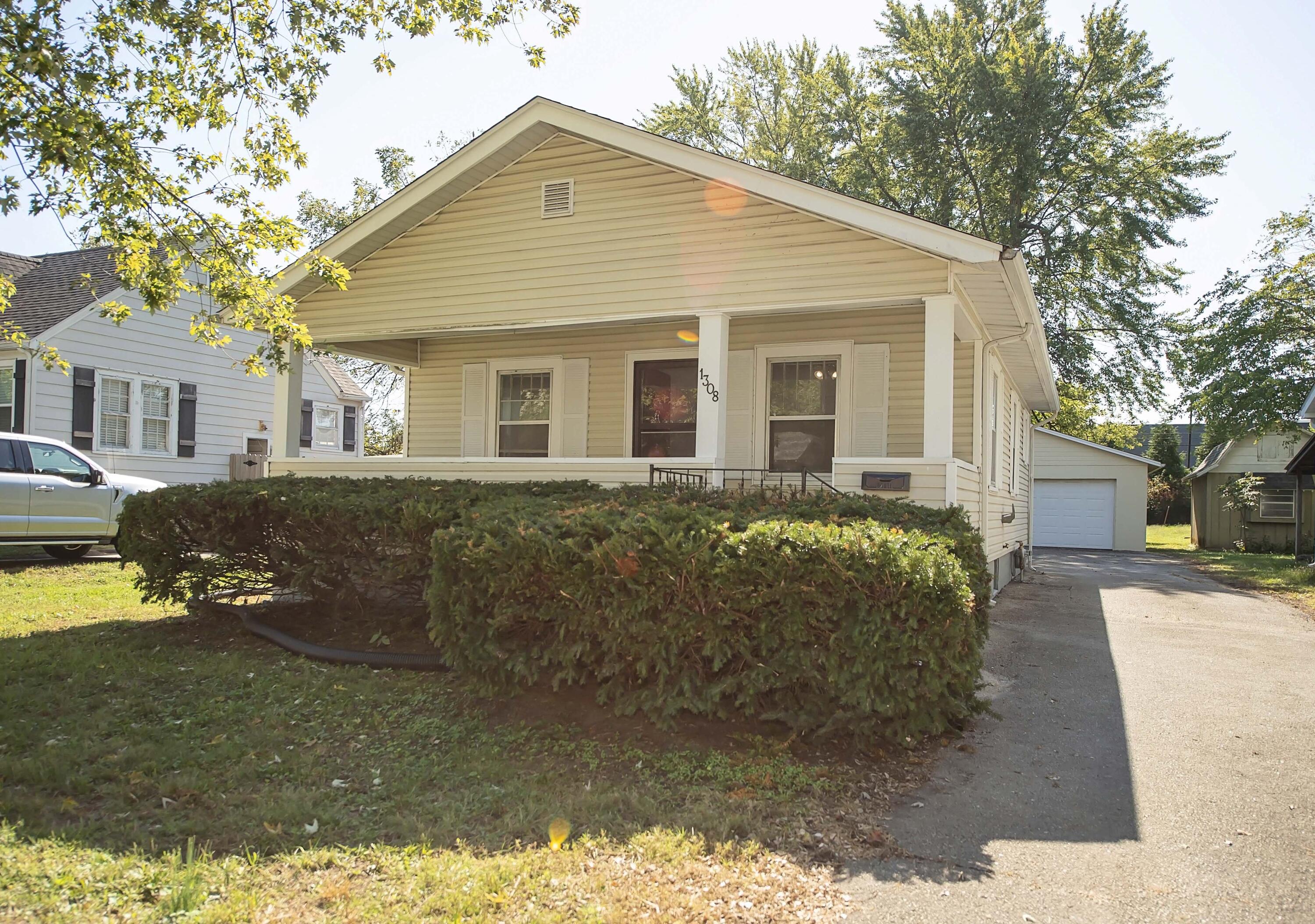 Photo of 1308 E University Street Springfield MO 65804
