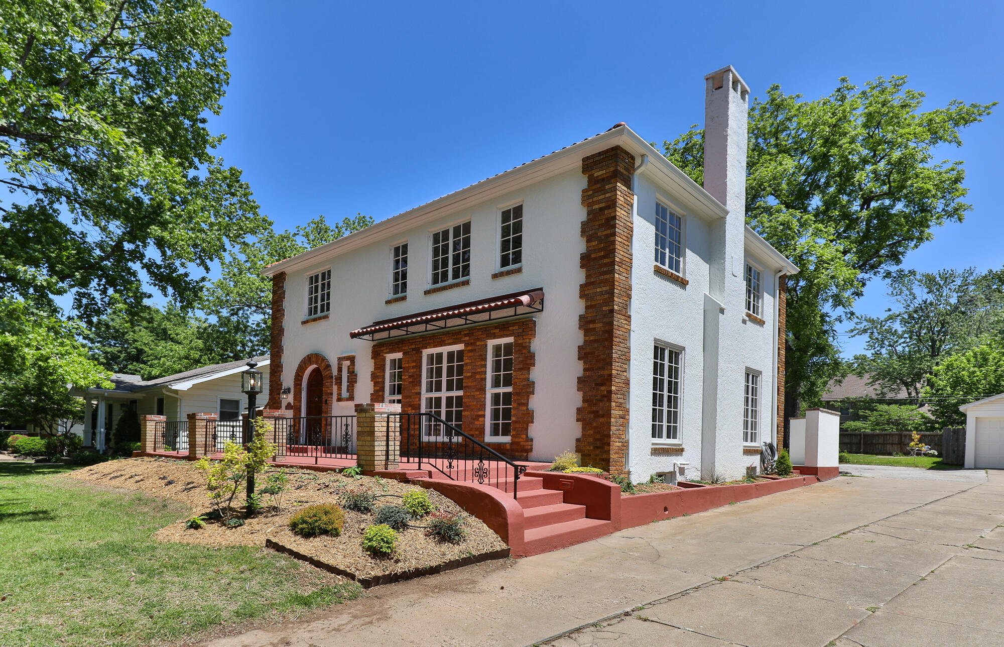 Photo of 924 S Pickwick Avenue Springfield MO 65804
