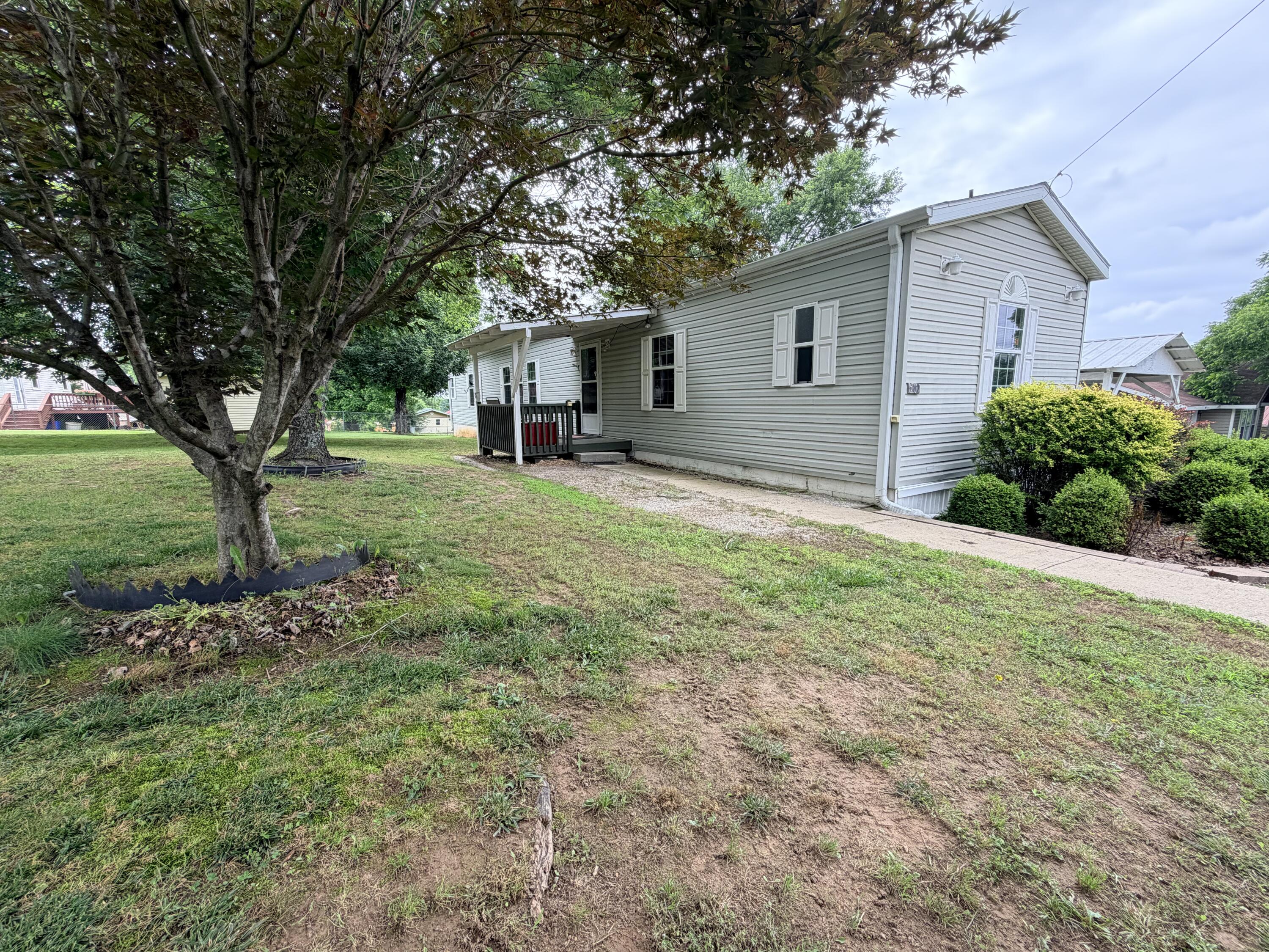 Photo of 502 Barton Street Alton MO 65606