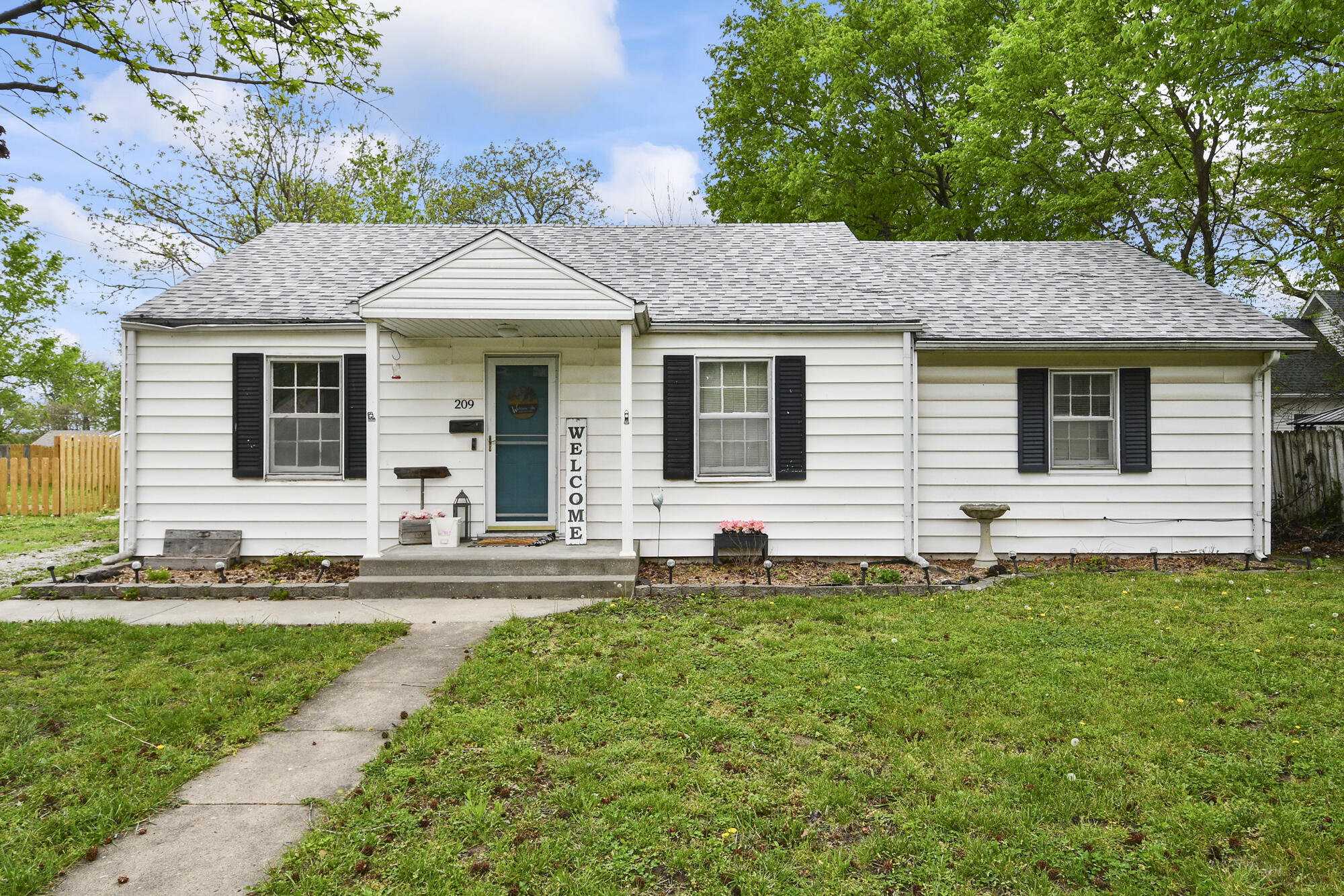 Photo of 209 E Summit Street Bolivar MO 65613