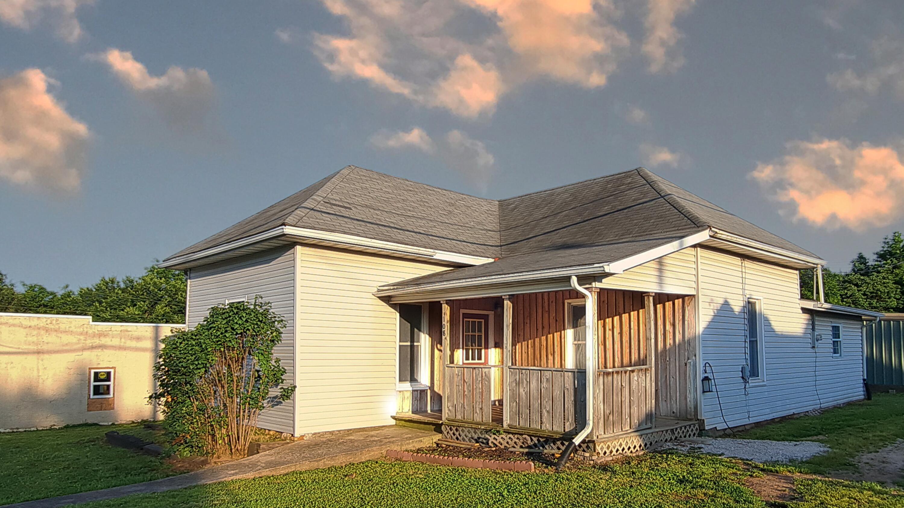 Photo of 108 E Jackson Street Stockton MO 65785