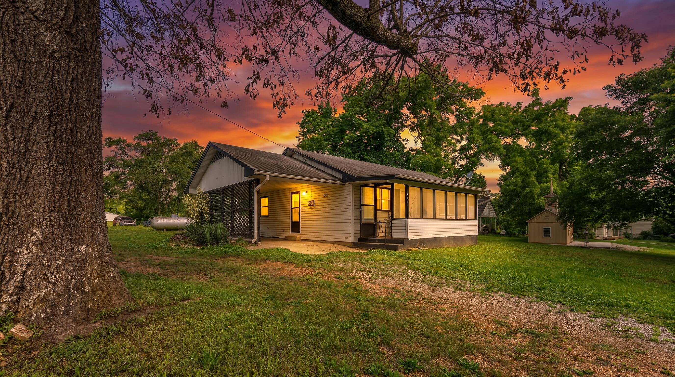 Photo of 301 Hall Street Alton MO 65606
