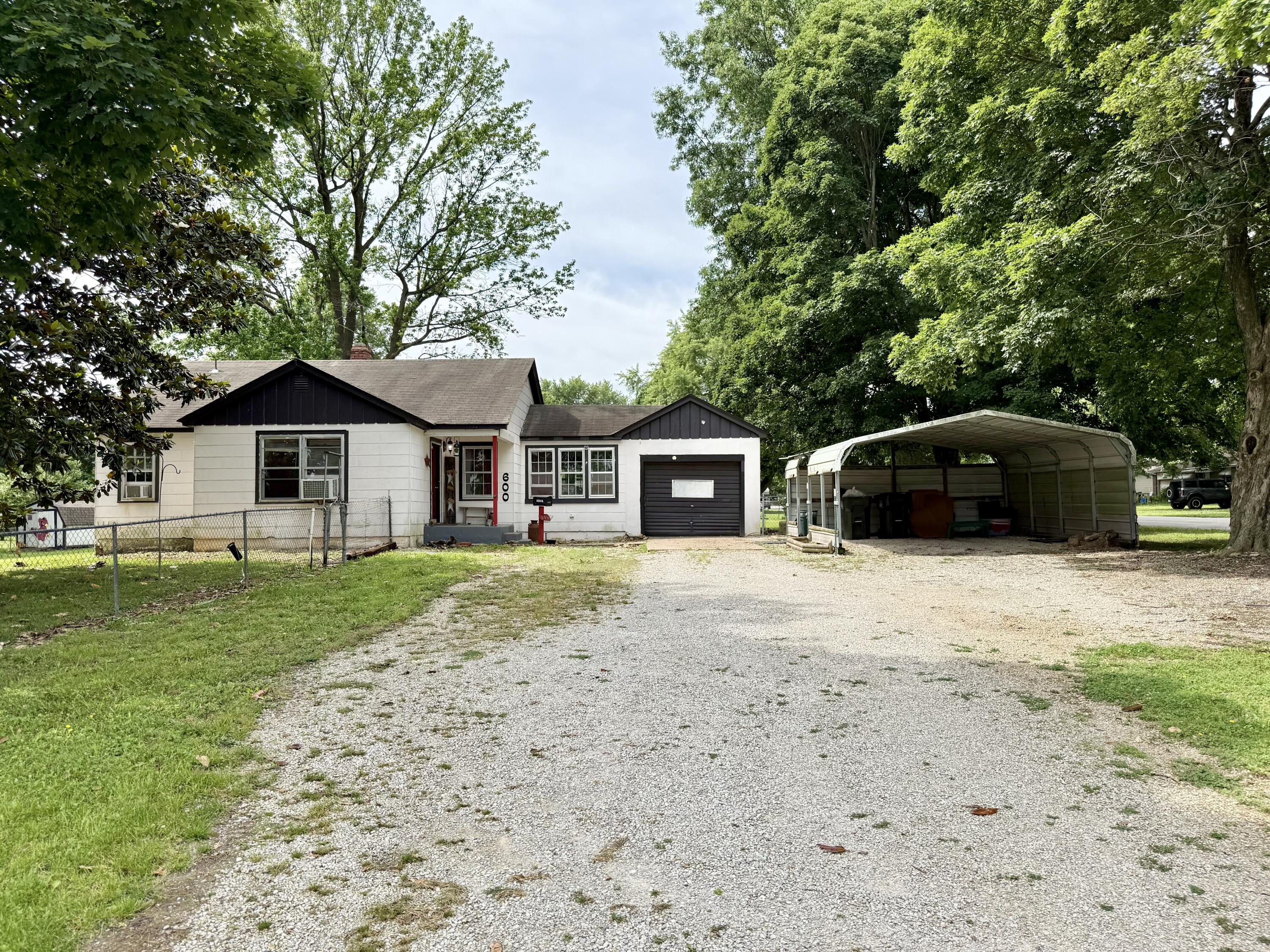 Photo of 600 E Pearl Street Aurora MO 65605