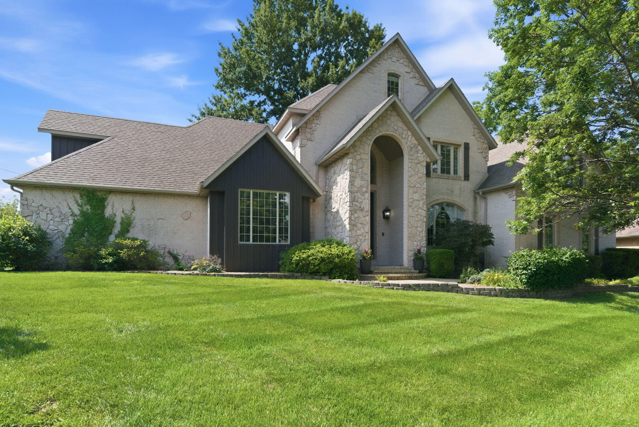Photo of 1610 W Caleb Court Springfield MO 65810