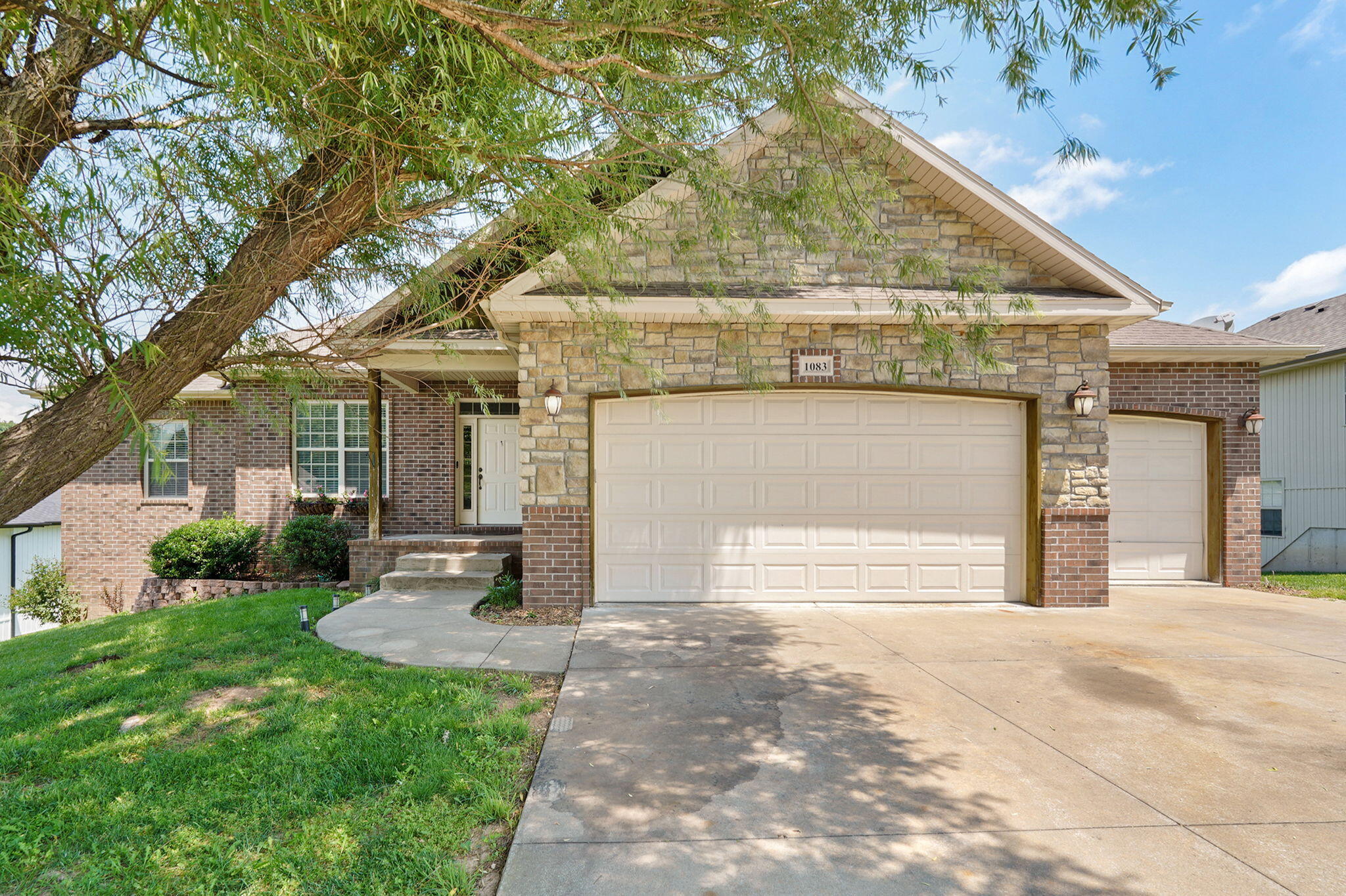 Photo of 1083 E Daisy Falls Drive Nixa MO 65714