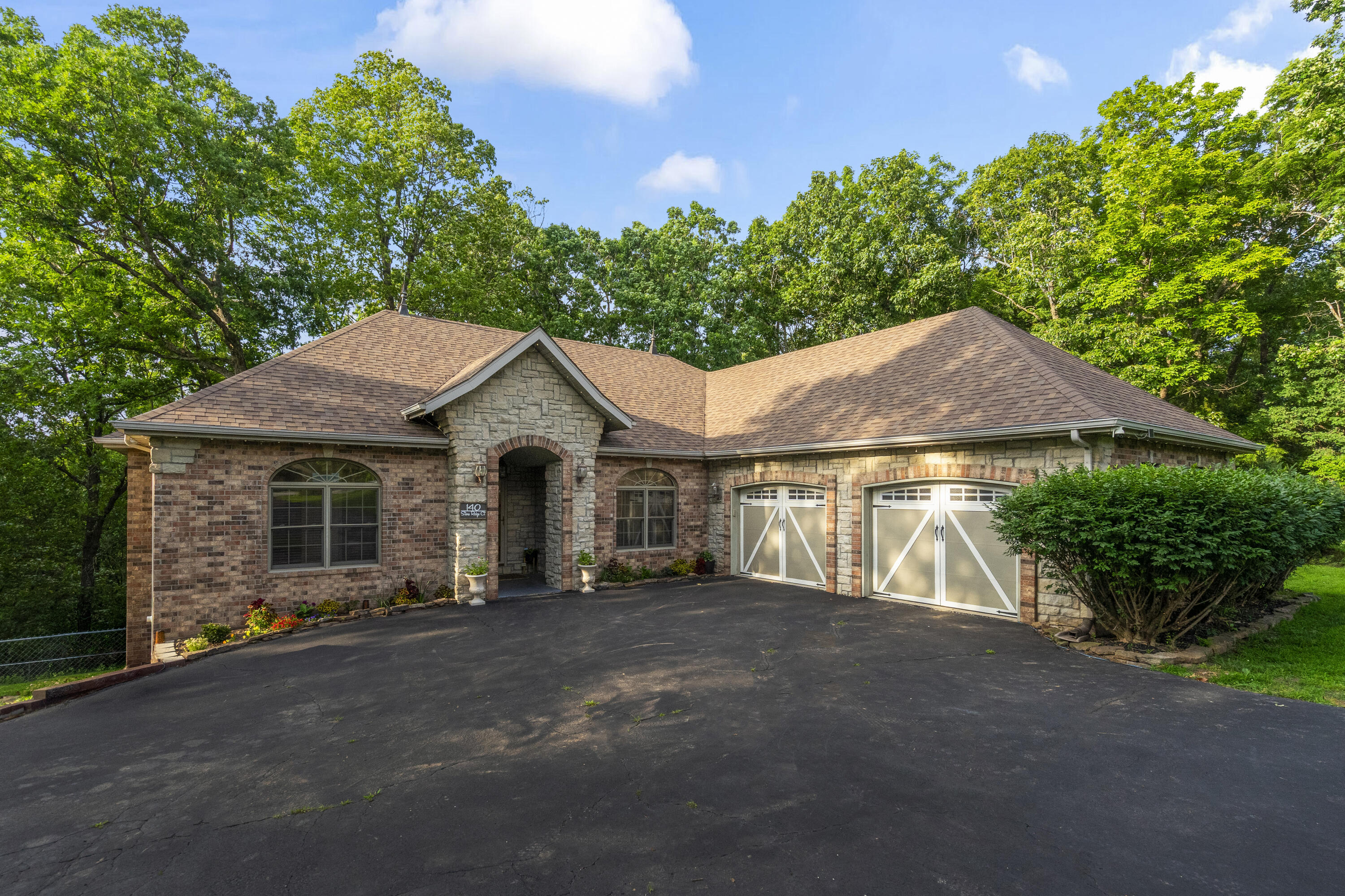 Photo of 140 Stone Ridge Court Strafford MO 65757