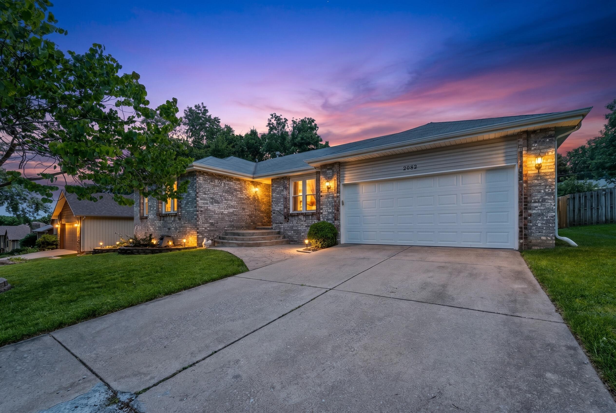 Photo of 2082 W Arlington Street Springfield MO 65810