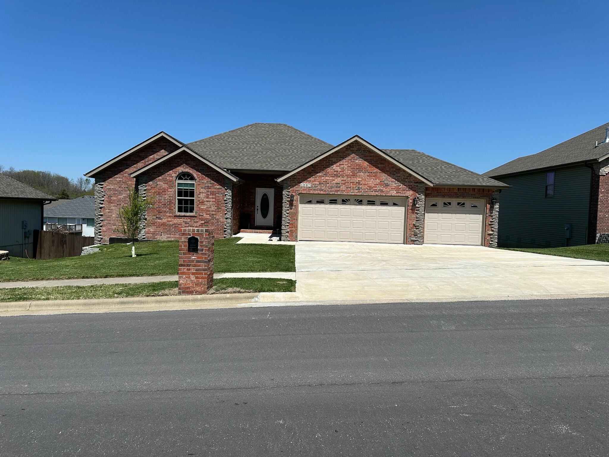Photo of 1087 E Daisy Falls Drive Nixa MO 65714