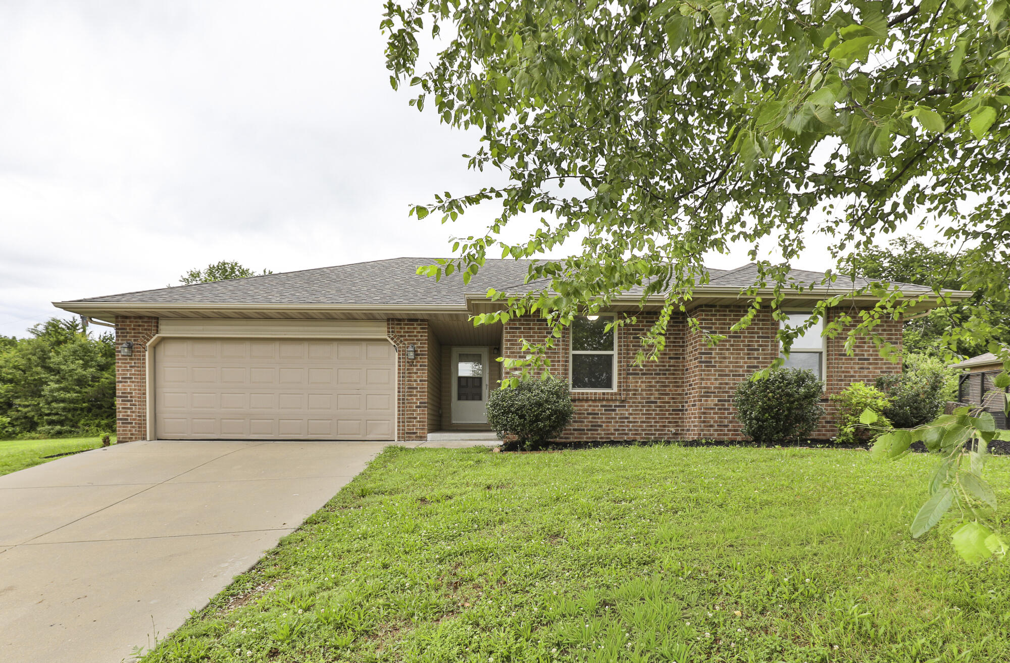 Photo of 561 S Denver Place Bolivar MO 65613