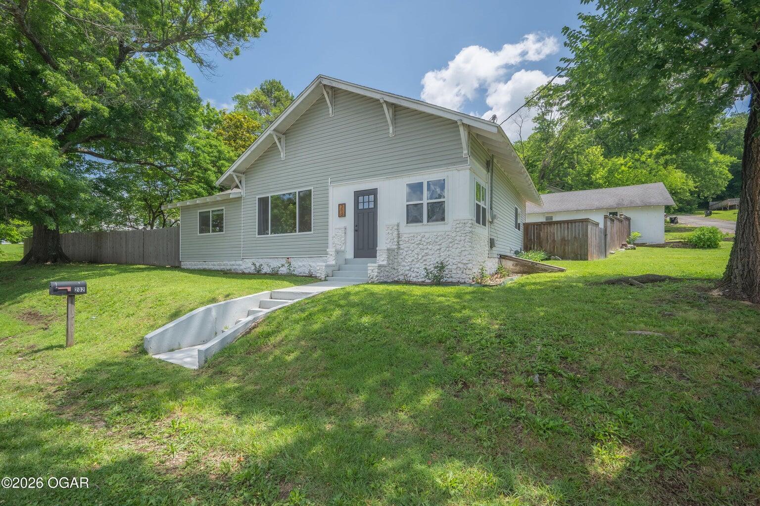 Photo of 202 N Walnut Street Anderson MO 64831