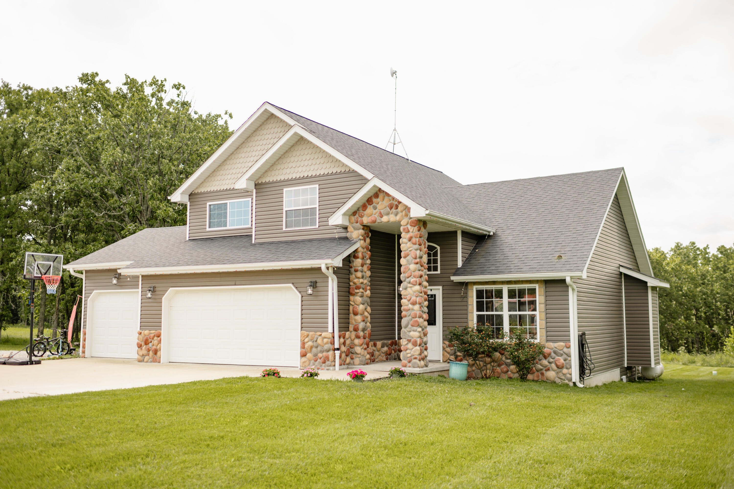 Photo of 12048 State Highway 32 Roby MO 65557
