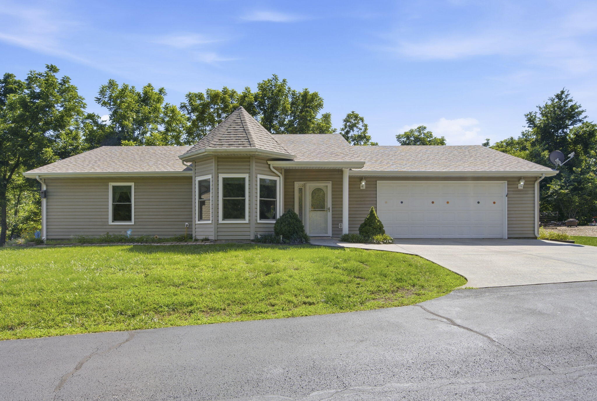 Photo of 160 Starrville Lane Reeds Spring MO 65737