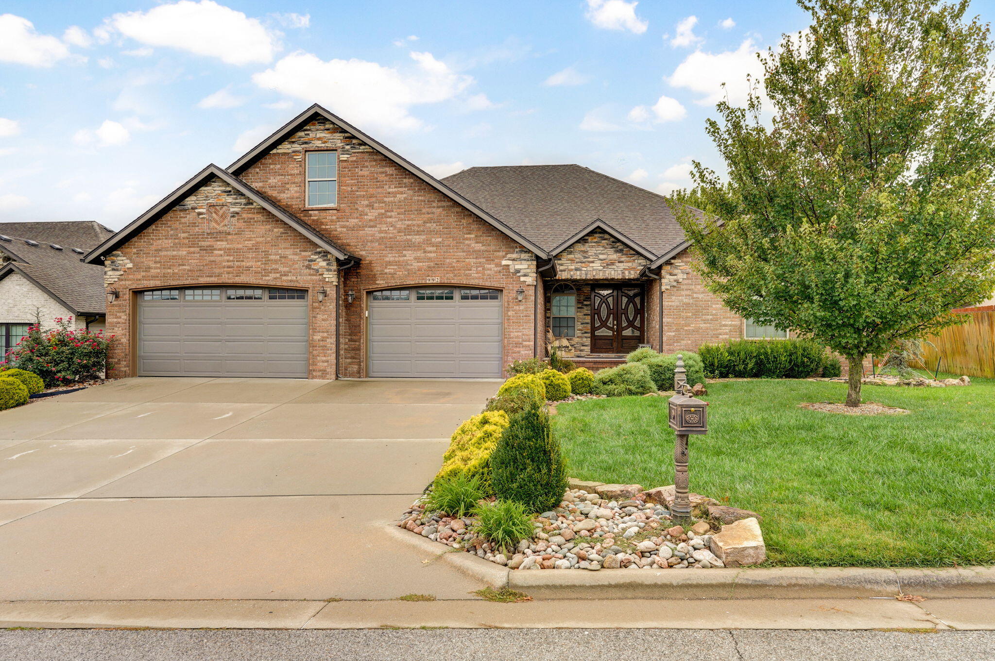 Photo of 992 N Cedar Ridge Avenue Springfield MO 65802