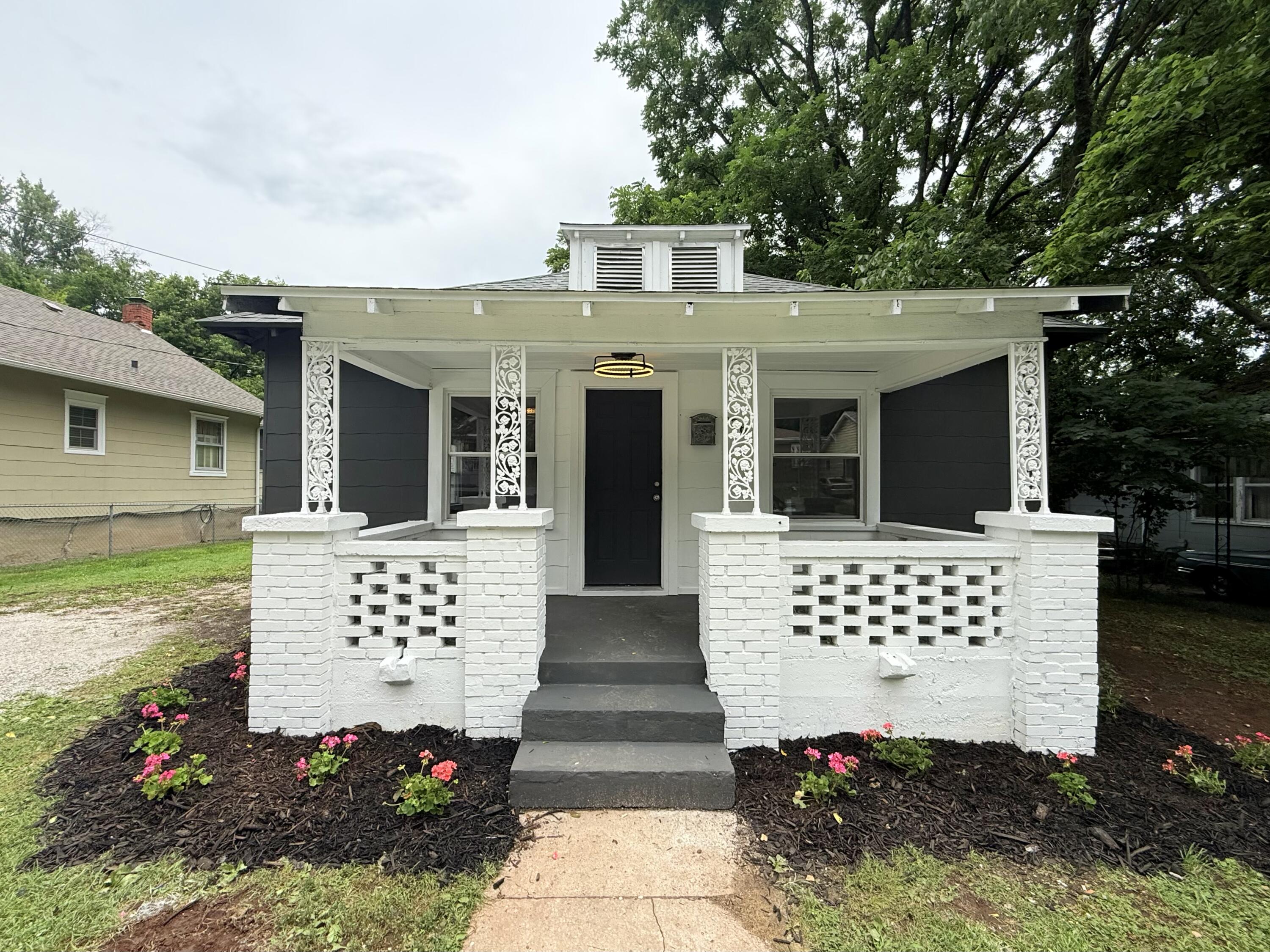 Photo of 936 S Douglas Avenue Springfield MO 65806
