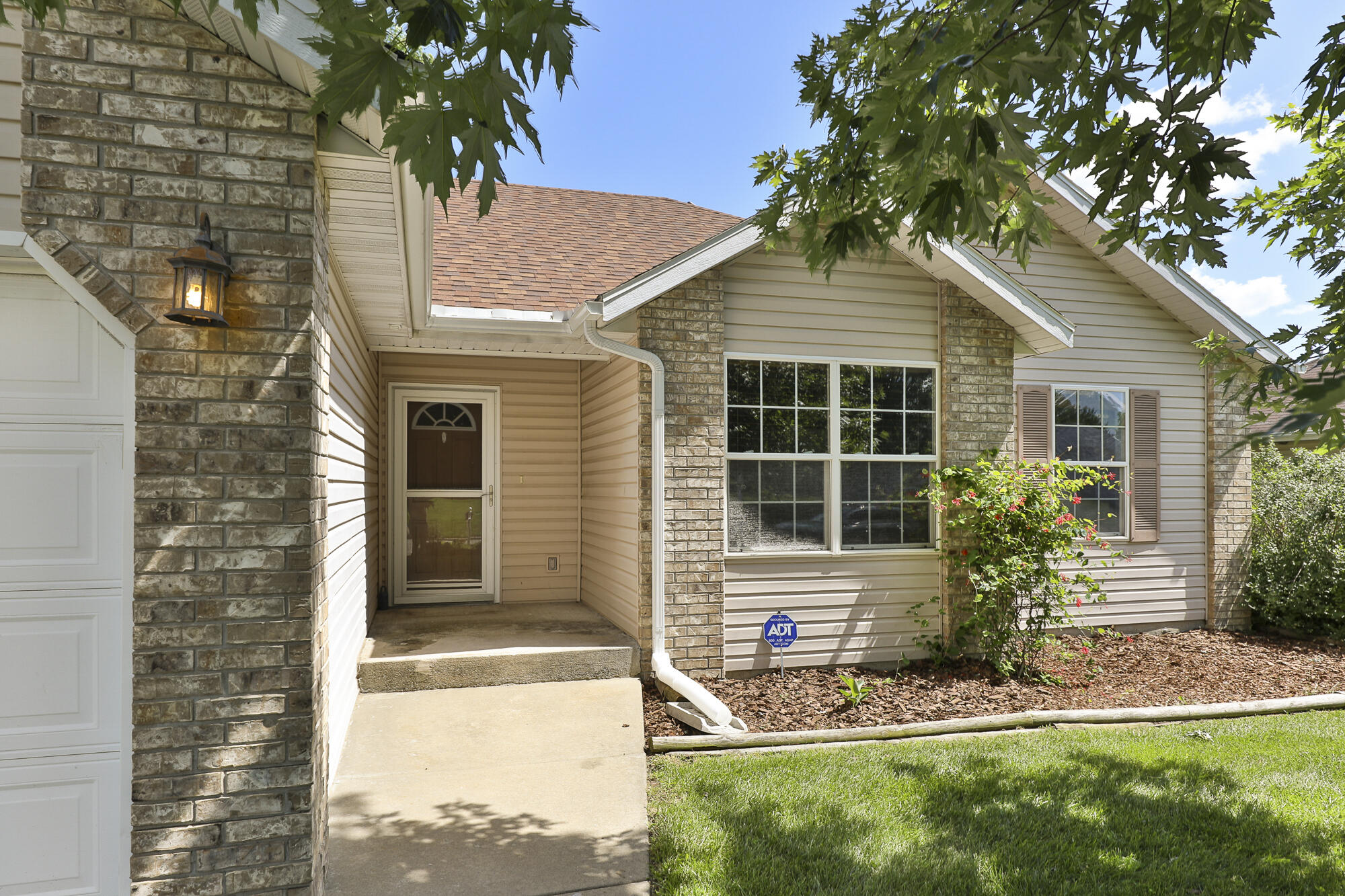 Photo of 319 W Shawnee Court Clever MO 65631