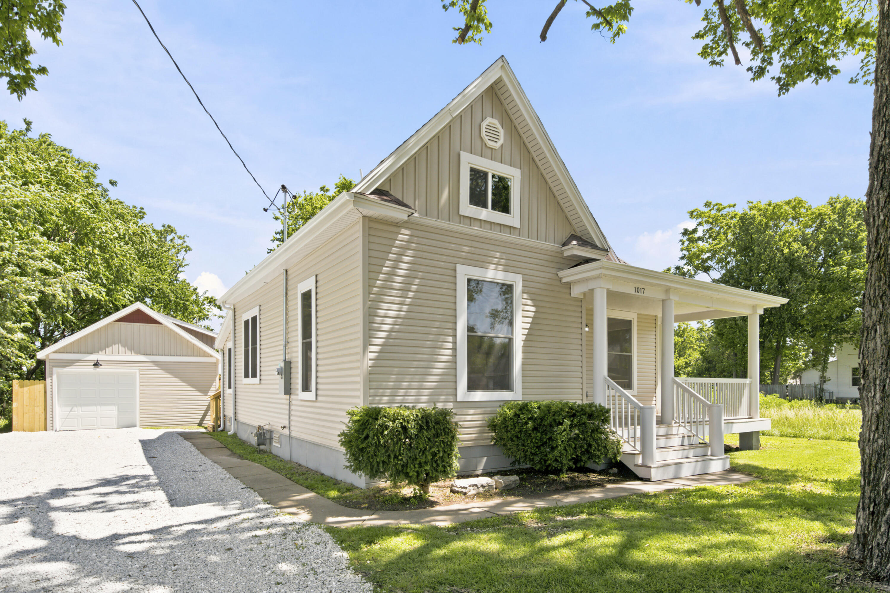 Photo of 1017 E Commercial Street Springfield MO 65803
