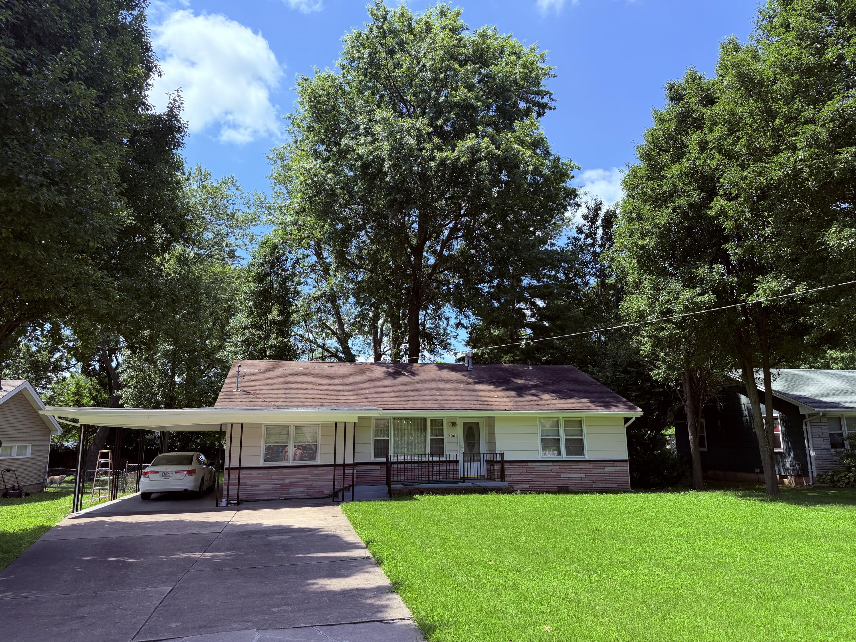 Photo of 500 W Crestview Street Springfield MO 65807