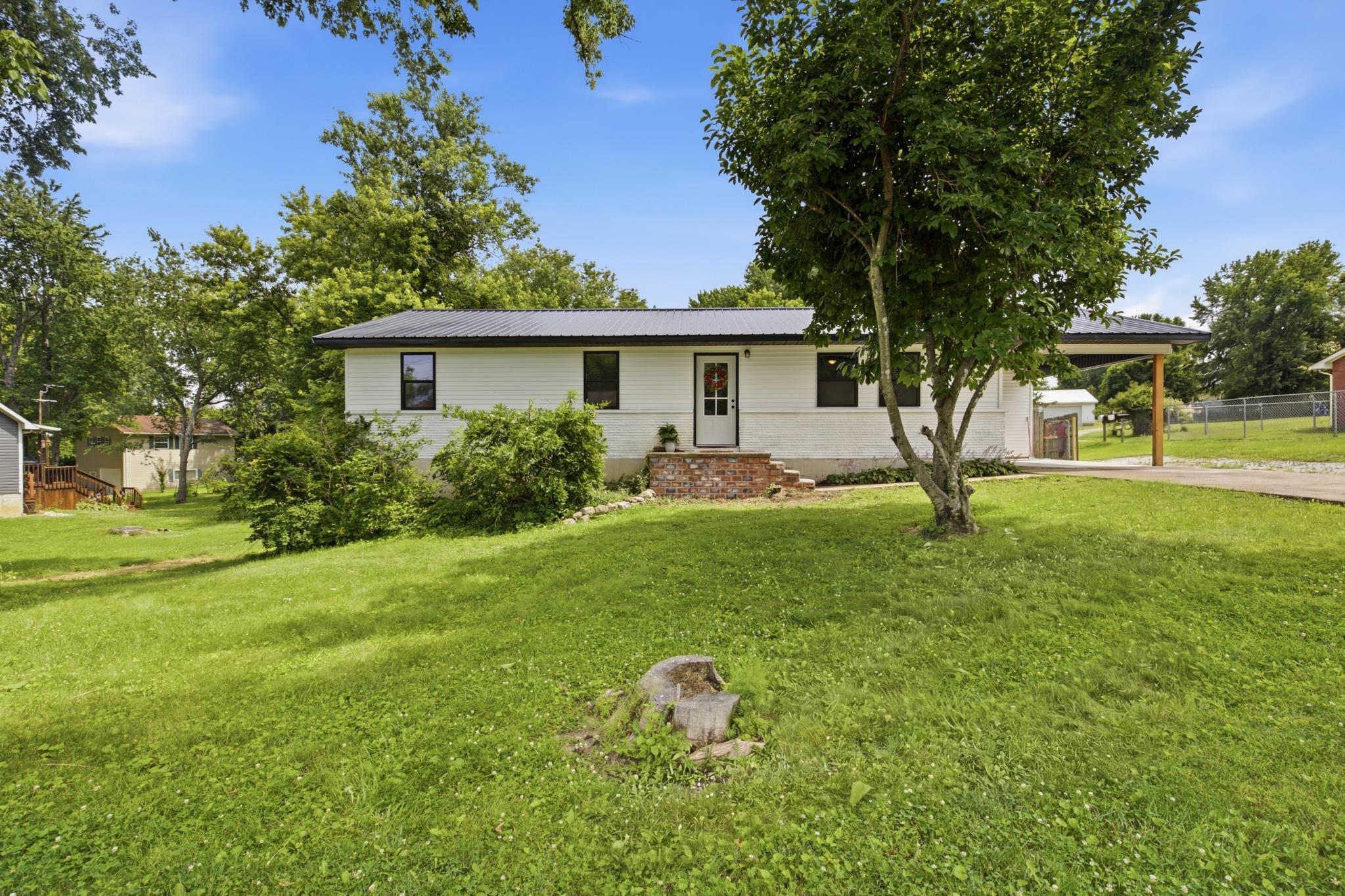 Photo of 303 W Jennifer Street Mansfield MO 65704