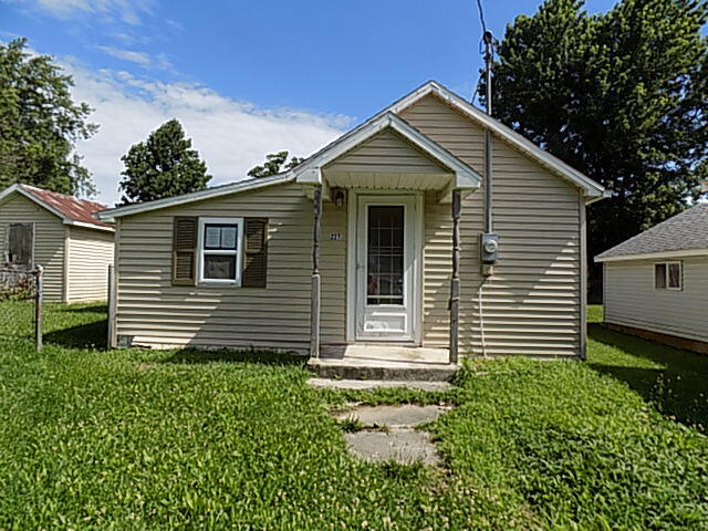 Photo of 227 E Garfield Avenue Seymour MO 65746