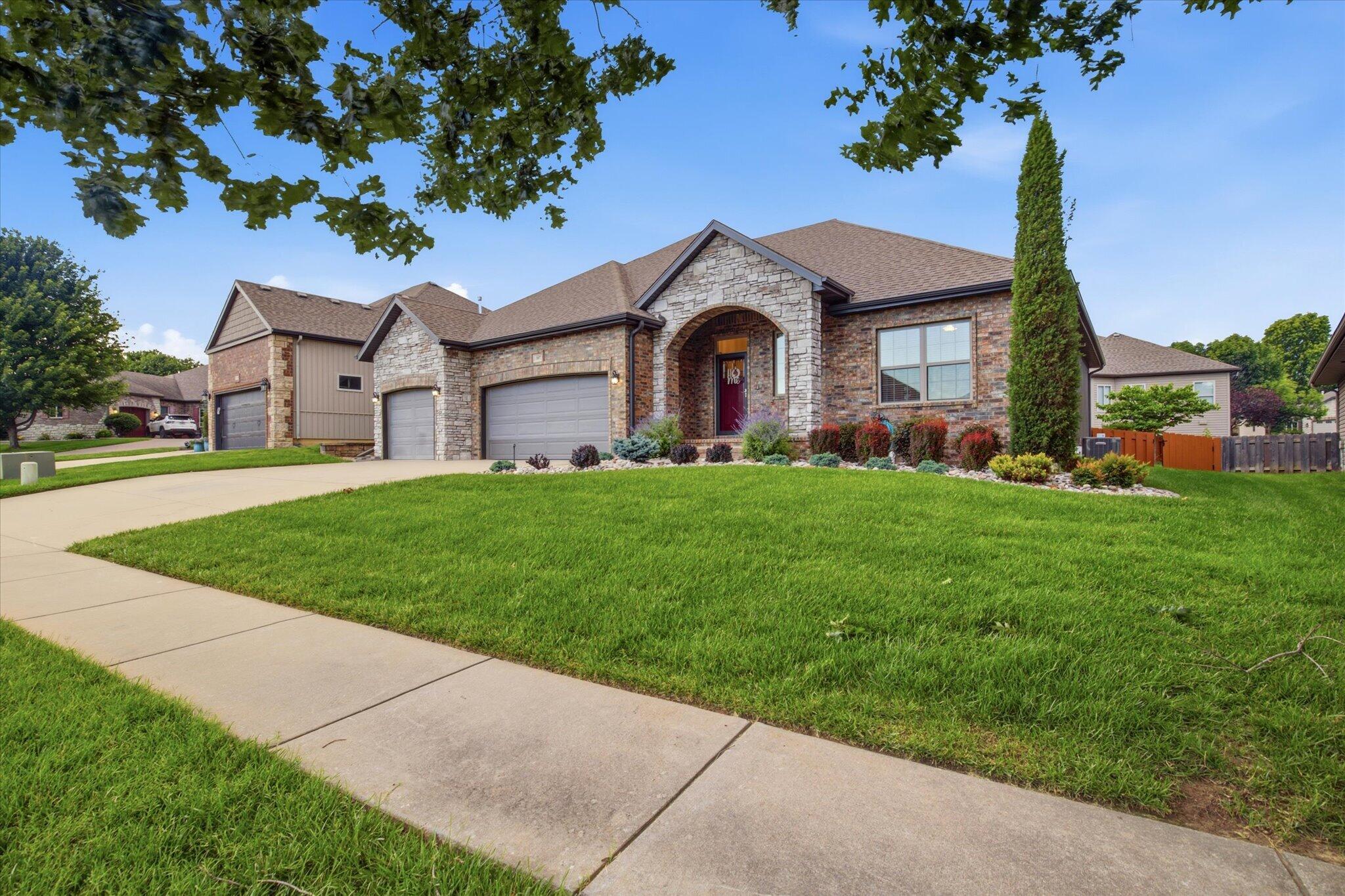 Photo of 597 E Selby Drive Nixa MO 65714