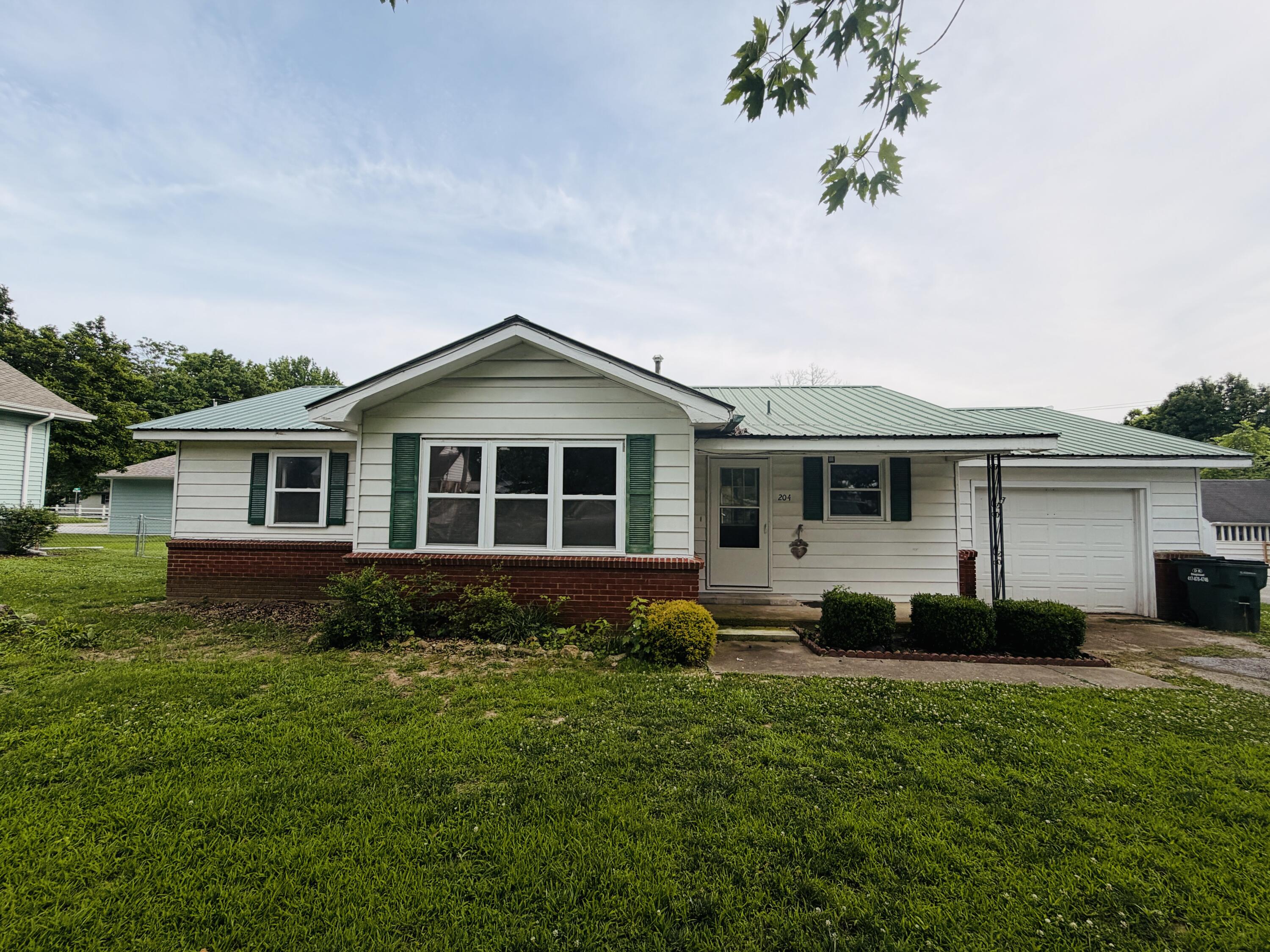 Photo of 204 W Oak Street Stockton MO 65785