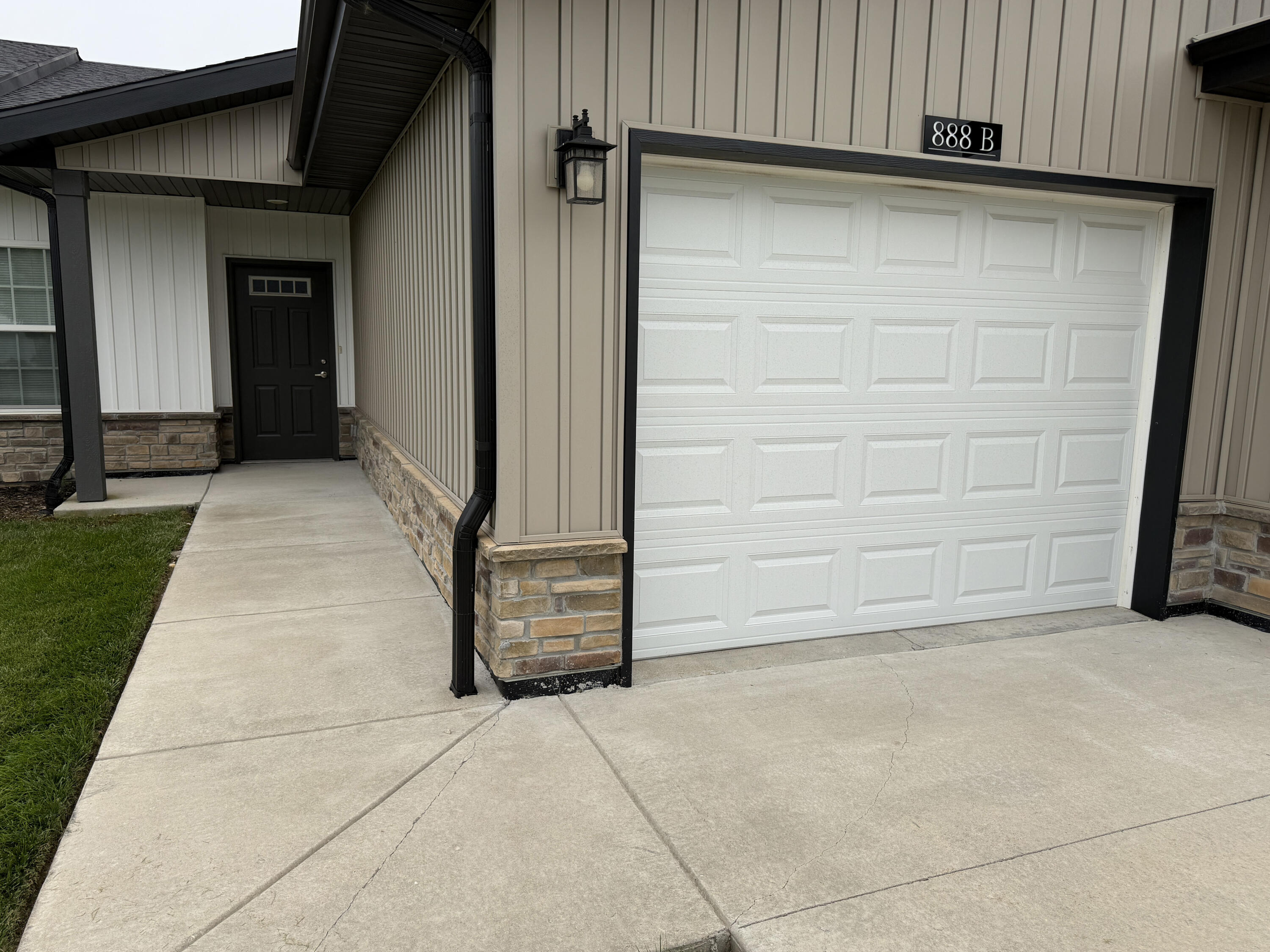 Photo of 888b W Logan Street Rogersville MO 65742