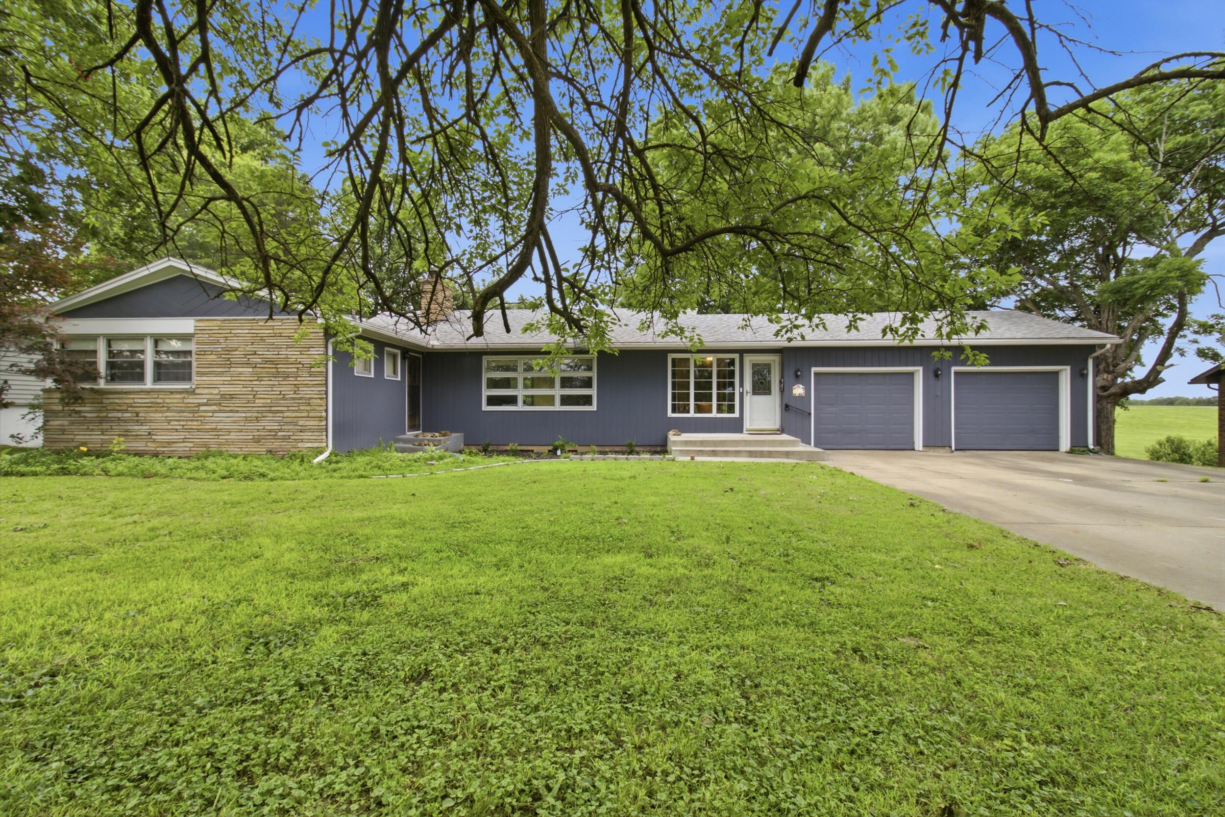 Photo of 912 W Pleasant Street Aurora MO 65605