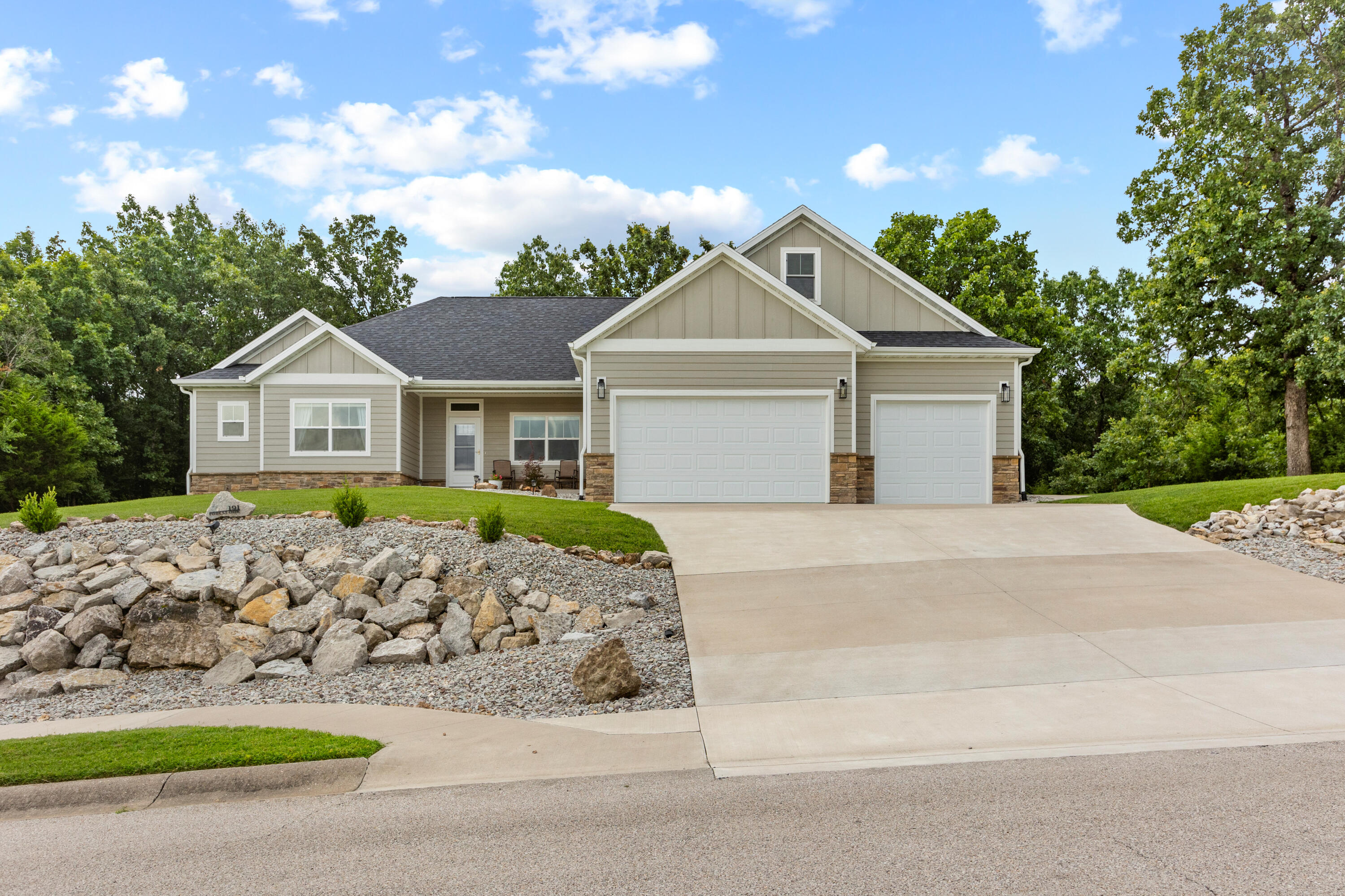Photo of 191 Forest Oak Drive Hollister MO 65672